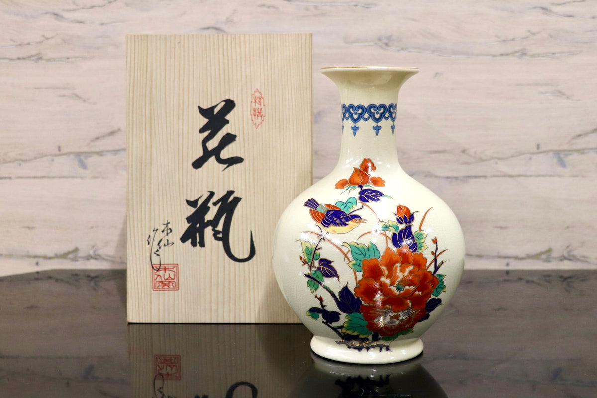 GMJH332AW◯有田焼 哲山窯 花瓶 花器 花入 花生 壺 華道具 インテリア 色絵 花鳥図 陶器 共箱 和モダン 伝統工芸