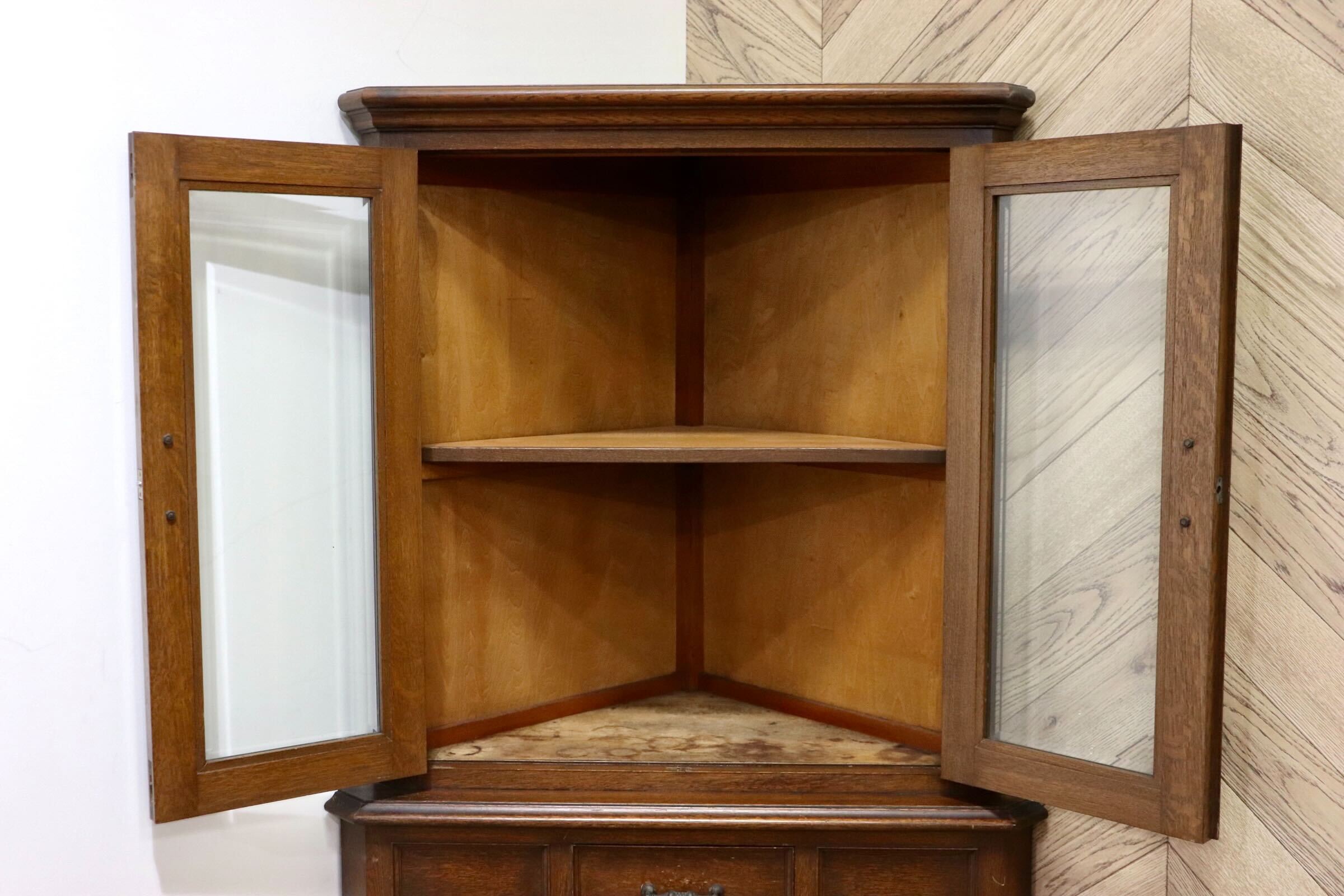 GMHS447○神戸家具 洋家具 コーナーキャビネット 飾り棚 収納家具 彫刻 クラシカル 和製ヴィンテージ レトロ アンティーク 検)永田良介