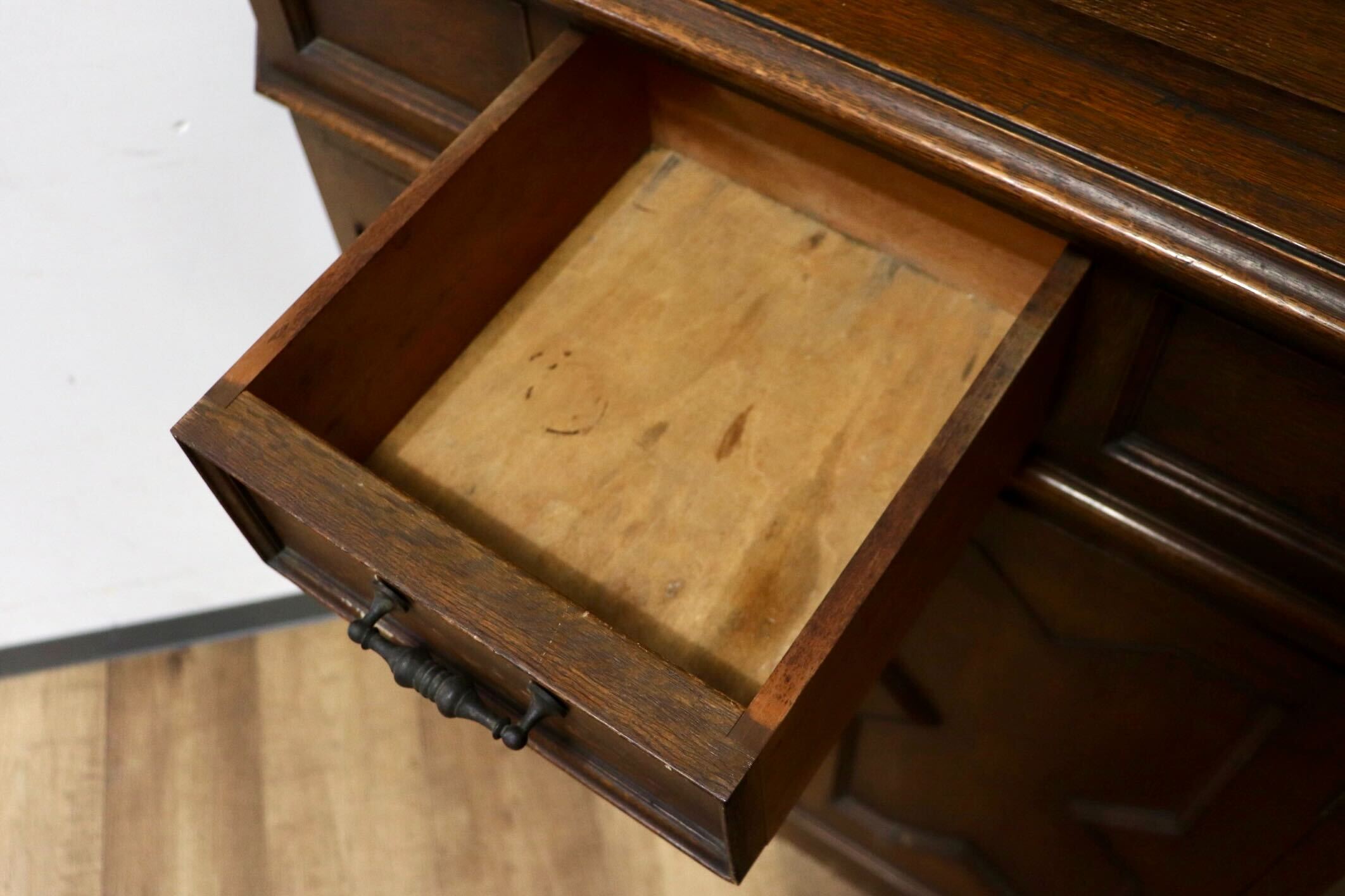 GMHS447○神戸家具 洋家具 コーナーキャビネット 飾り棚 収納家具 彫刻 クラシカル 和製ヴィンテージ レトロ アンティーク 検)永田良介