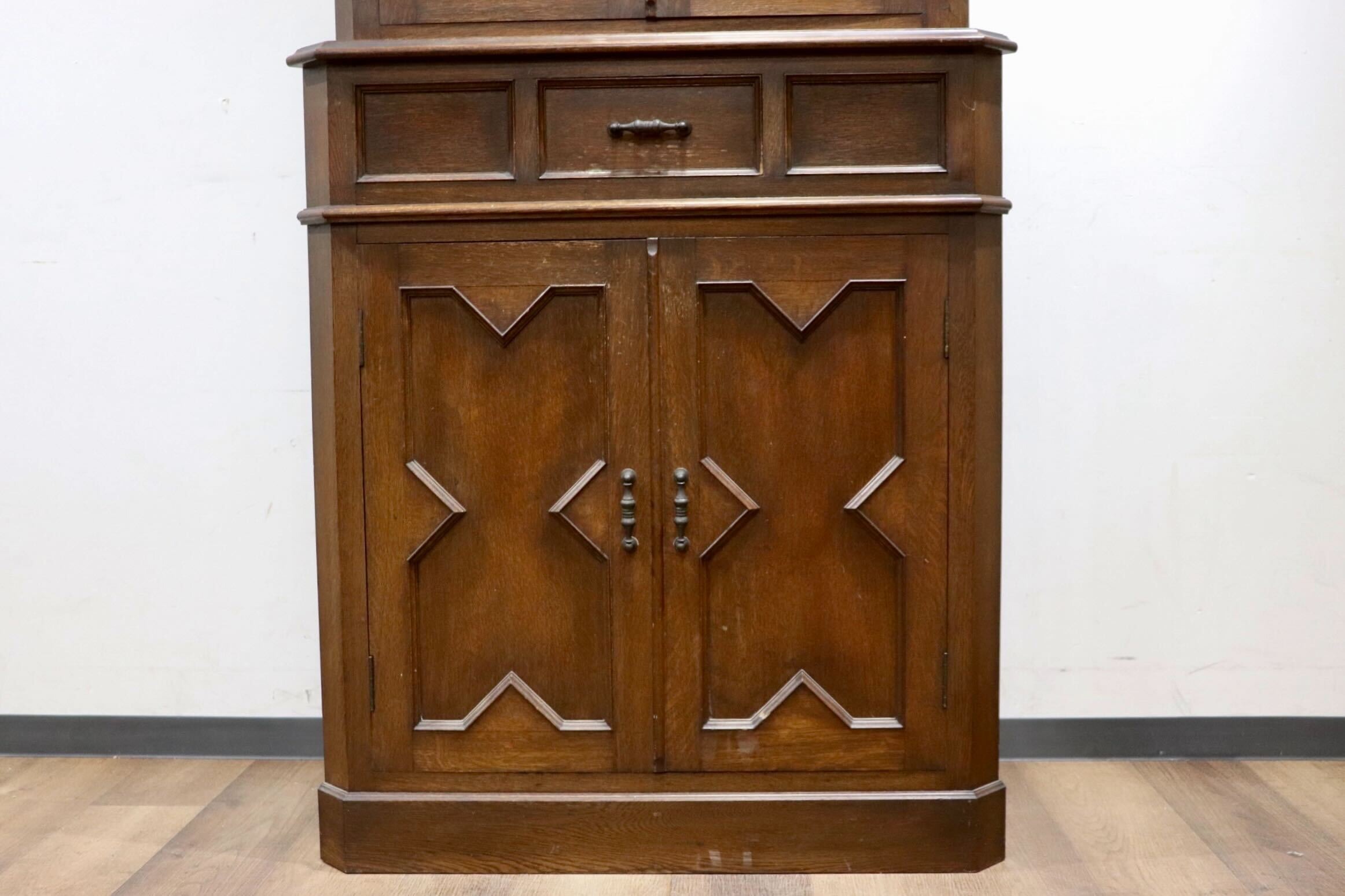 GMHS447○神戸家具 洋家具 コーナーキャビネット 飾り棚 収納家具 彫刻 クラシカル 和製ヴィンテージ レトロ アンティーク 検)永田良介