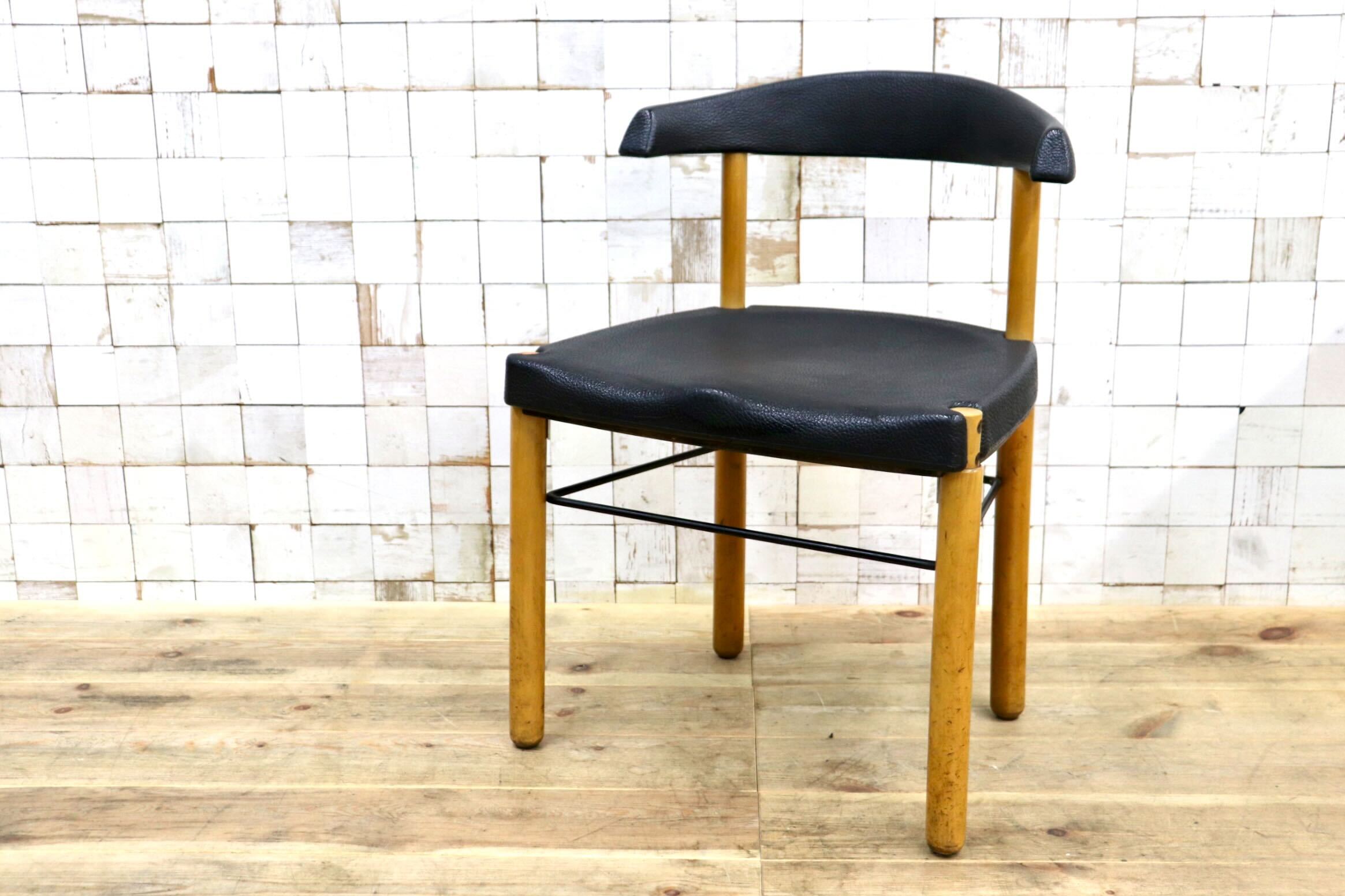 GMIN7A〇Cassina / カッシーナ レオナルドチェア ダイニングチェア Strassle collection社 スイス 椅子 ブラック 北欧スタイル