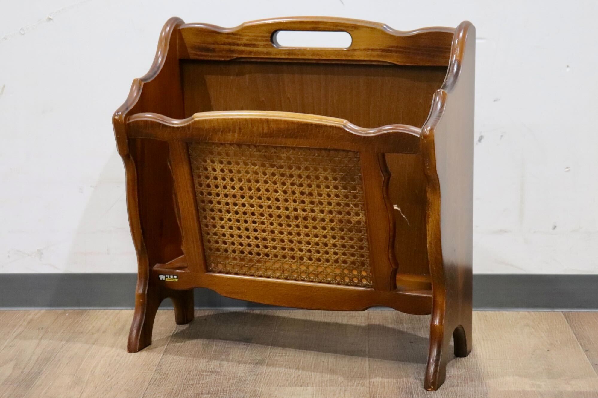 GMHH337A○karimoku / カリモク コロニアル マガジンラック スリッパラック 雑誌入れ 収納 木製 ラタン