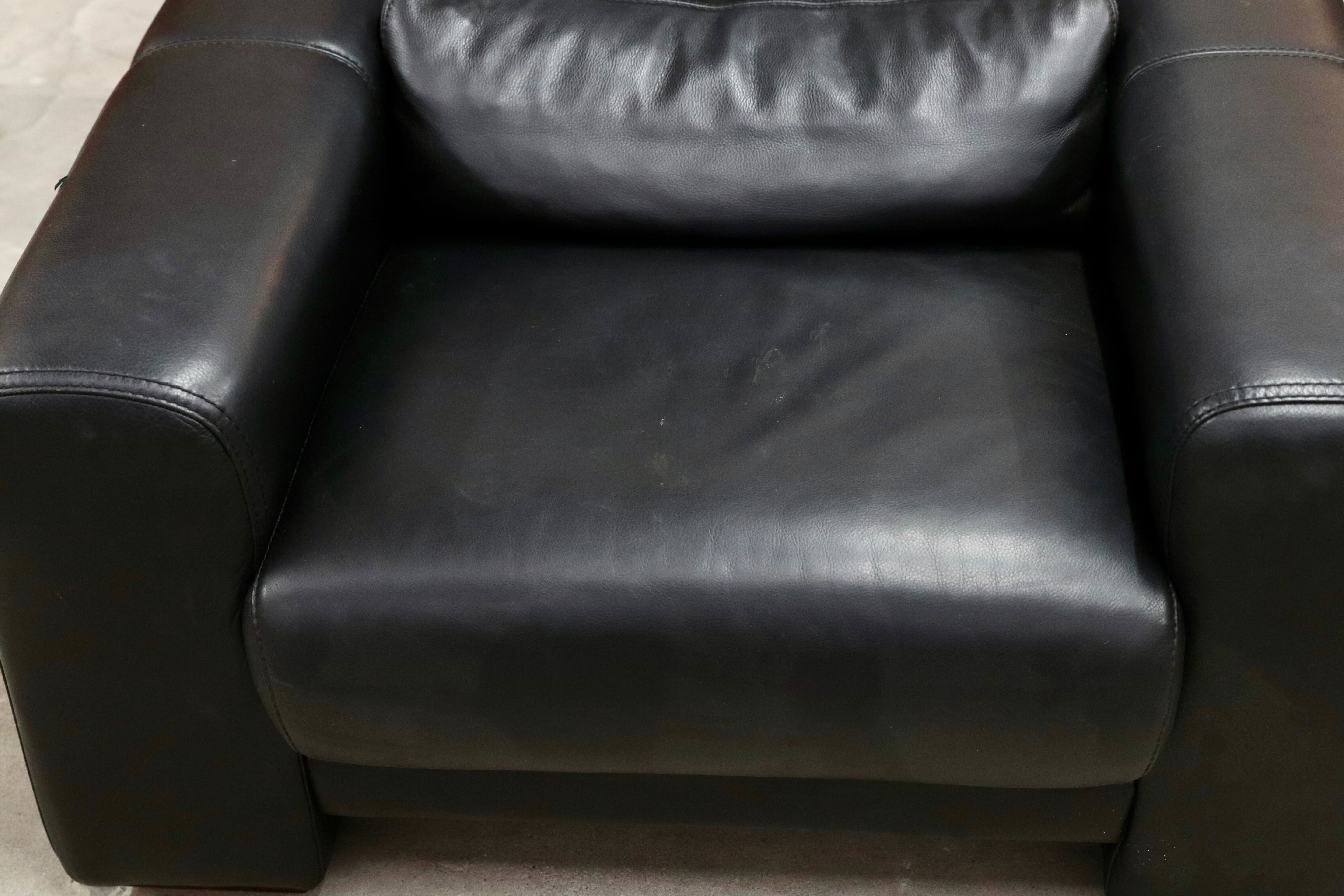 GMIH40B○IDC大塚家具 シングルソファ 1人掛けソファ ラウンジチェア 黒 本革 モダン