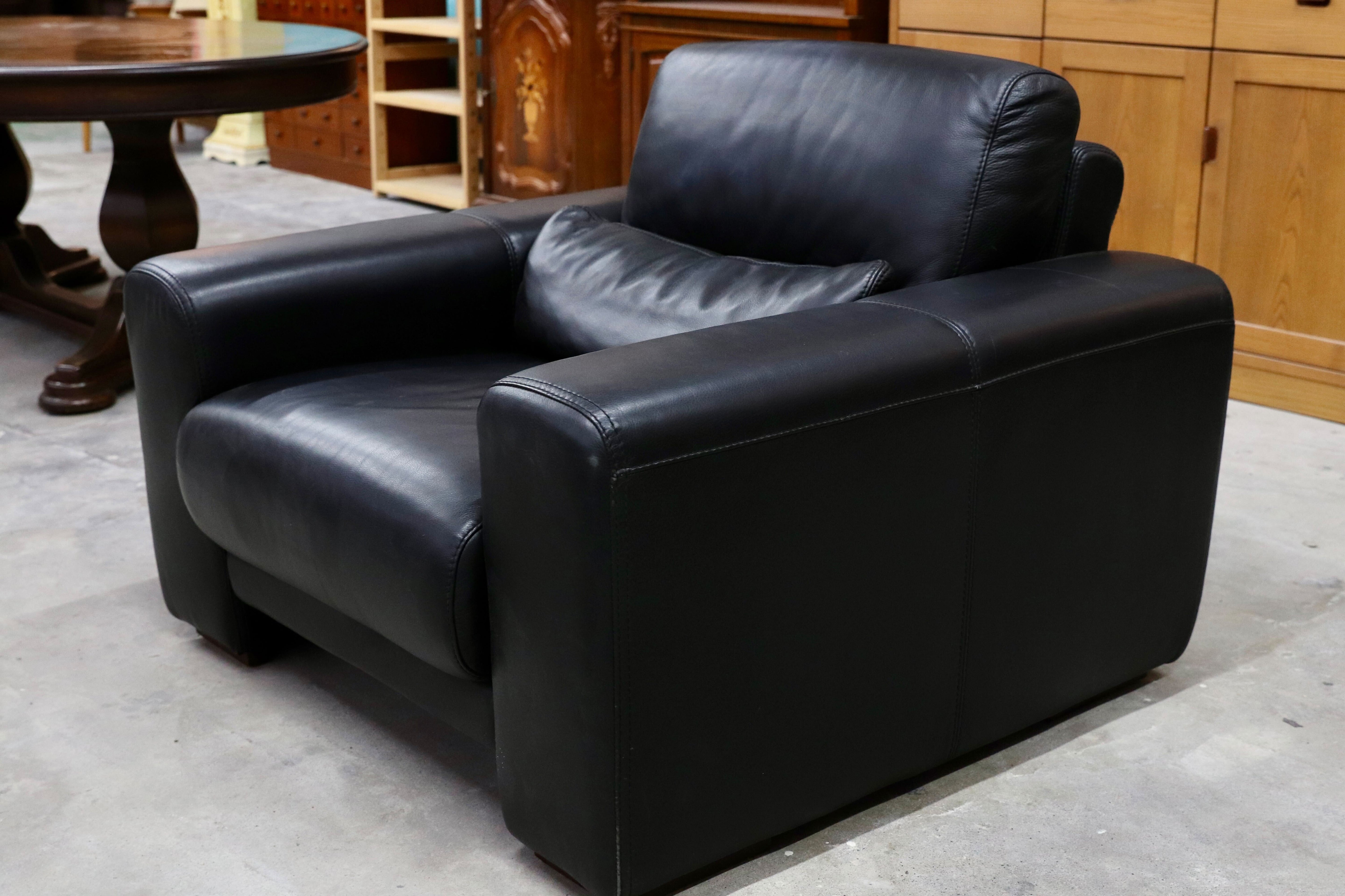 GMIH40B○IDC大塚家具 シングルソファ 1人掛けソファ ラウンジチェア 黒 本革 モダン