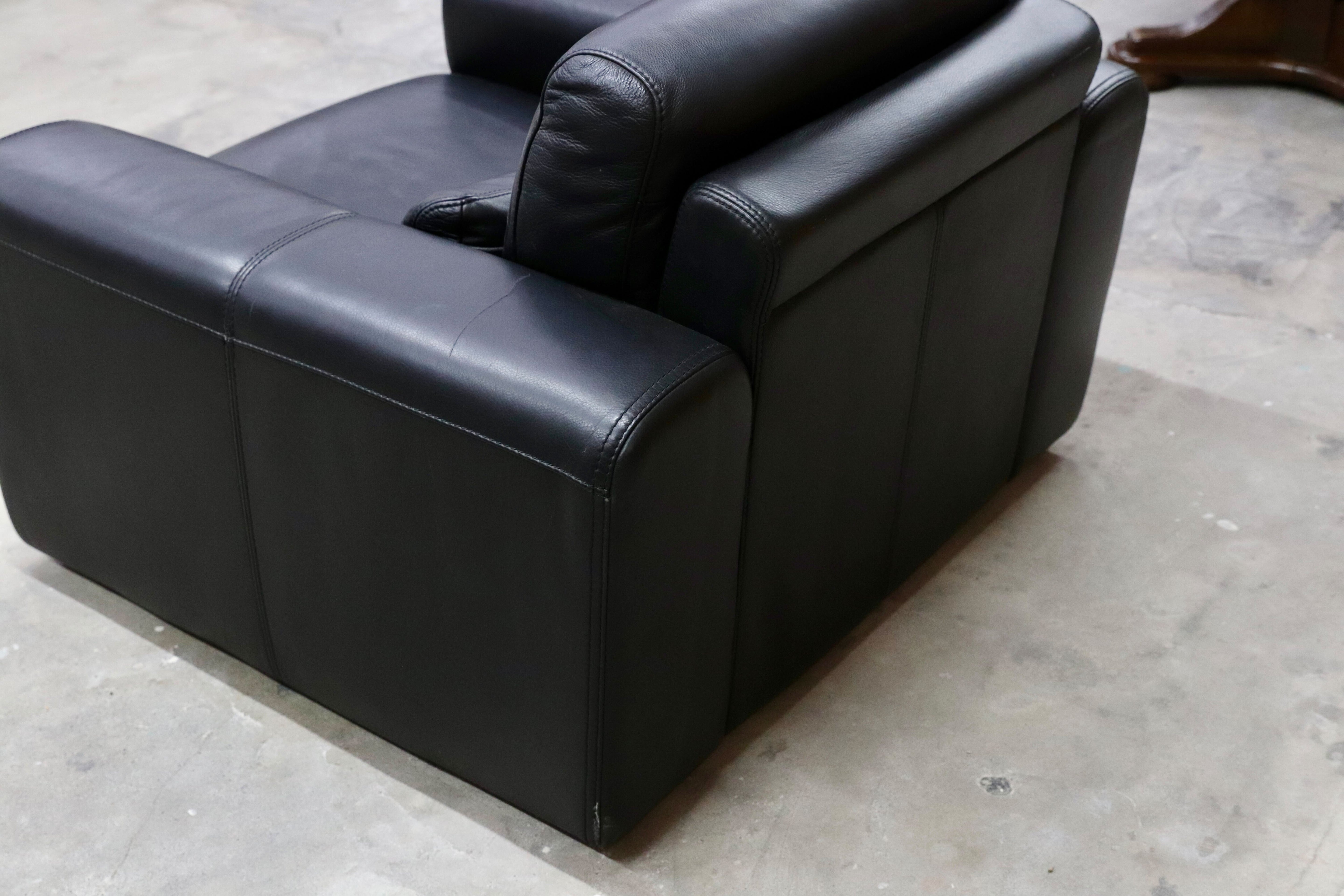 GMIH40B○IDC大塚家具 シングルソファ 1人掛けソファ ラウンジチェア 黒 本革 モダン