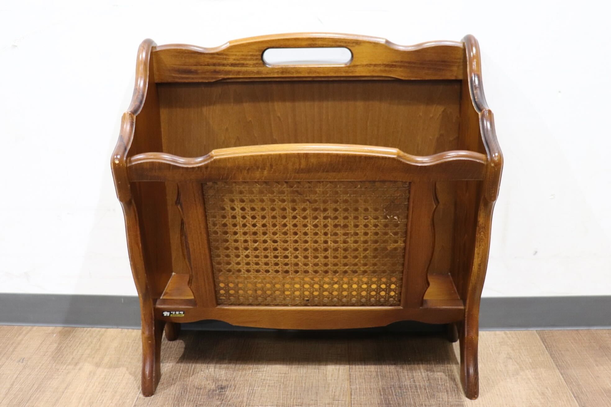 GMHH337A○karimoku / カリモク コロニアル マガジンラック スリッパラック 雑誌入れ 収納 木製 ラタン