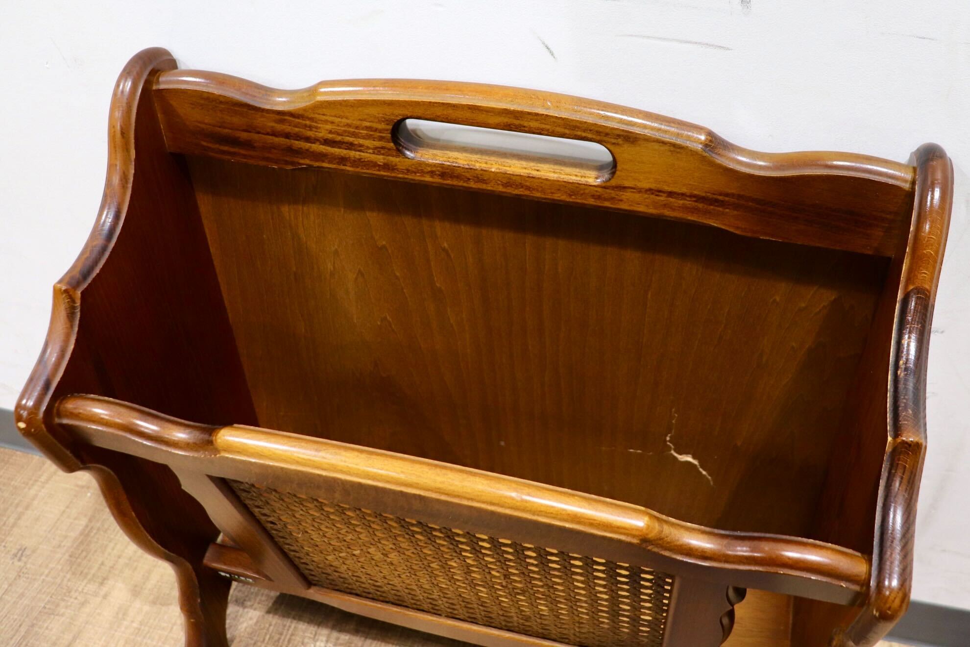 GMHH337A○karimoku / カリモク コロニアル マガジンラック スリッパラック 雑誌入れ 収納 木製 ラタン