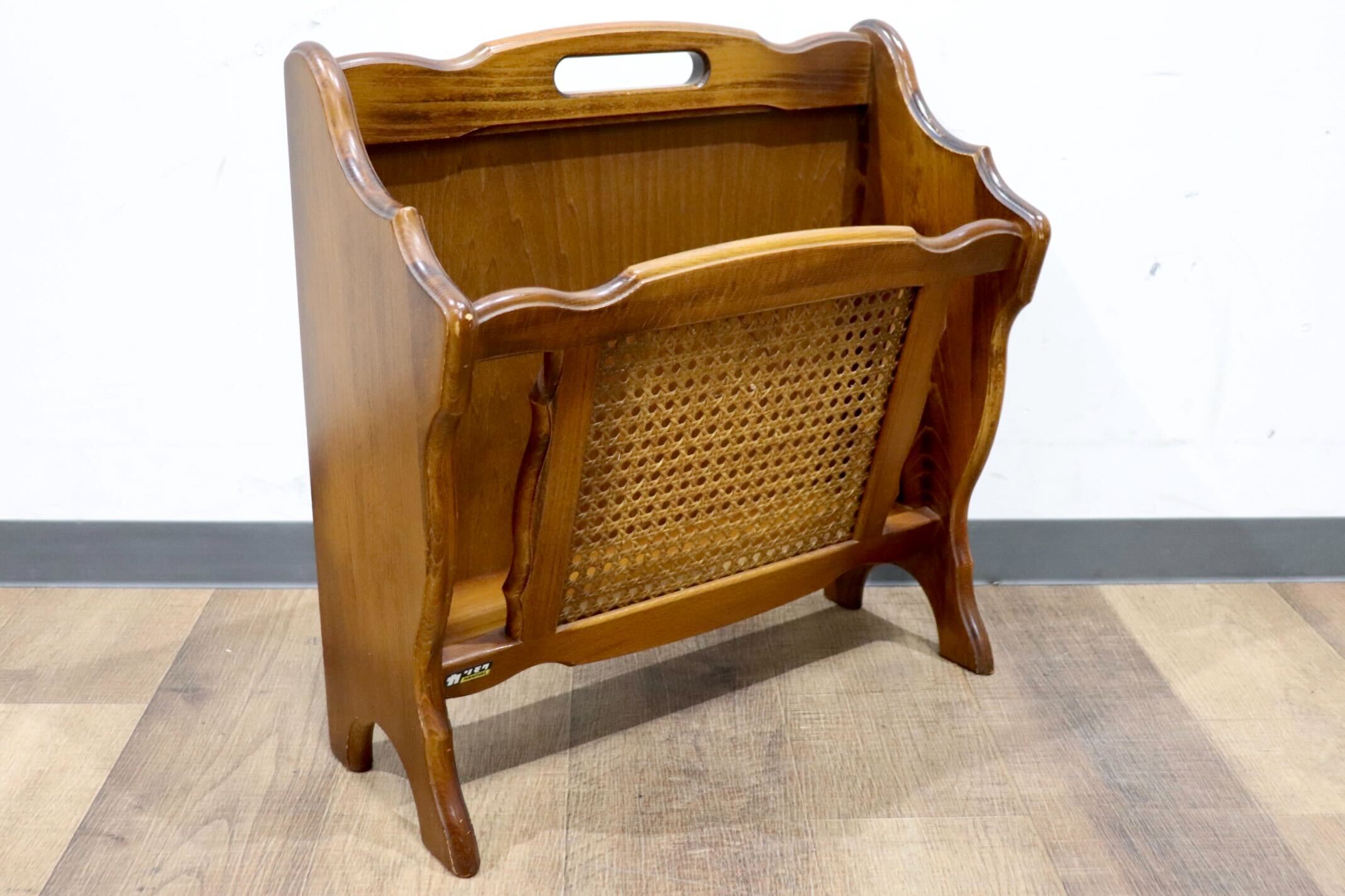 GMHH337A○karimoku / カリモク コロニアル マガジンラック スリッパラック 雑誌入れ 収納 木製 ラタン