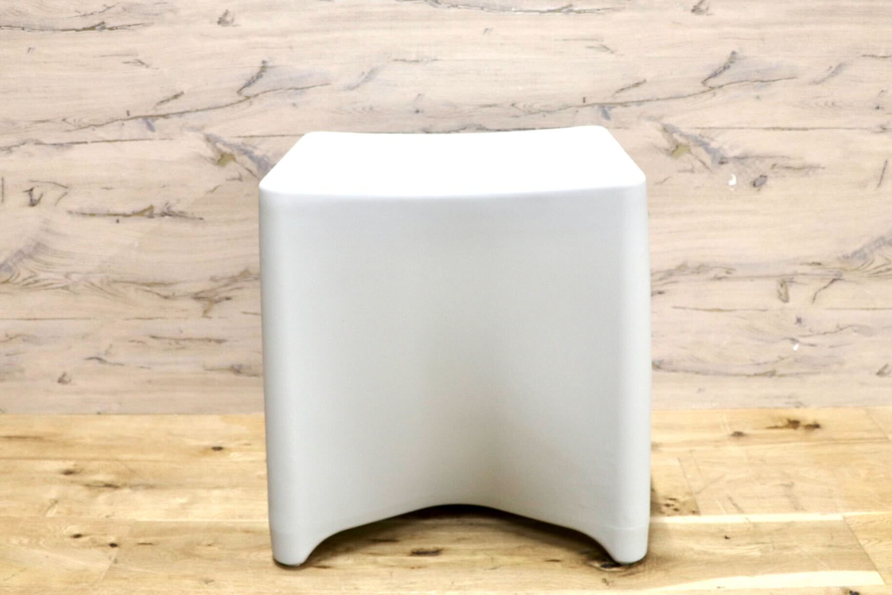 GMGN334D○Kian Furniture / キアン Rumble stool ランブル スツール 腰掛け 椅子 プラスチック ブラック デザイナーズ家具 モダン 展示品