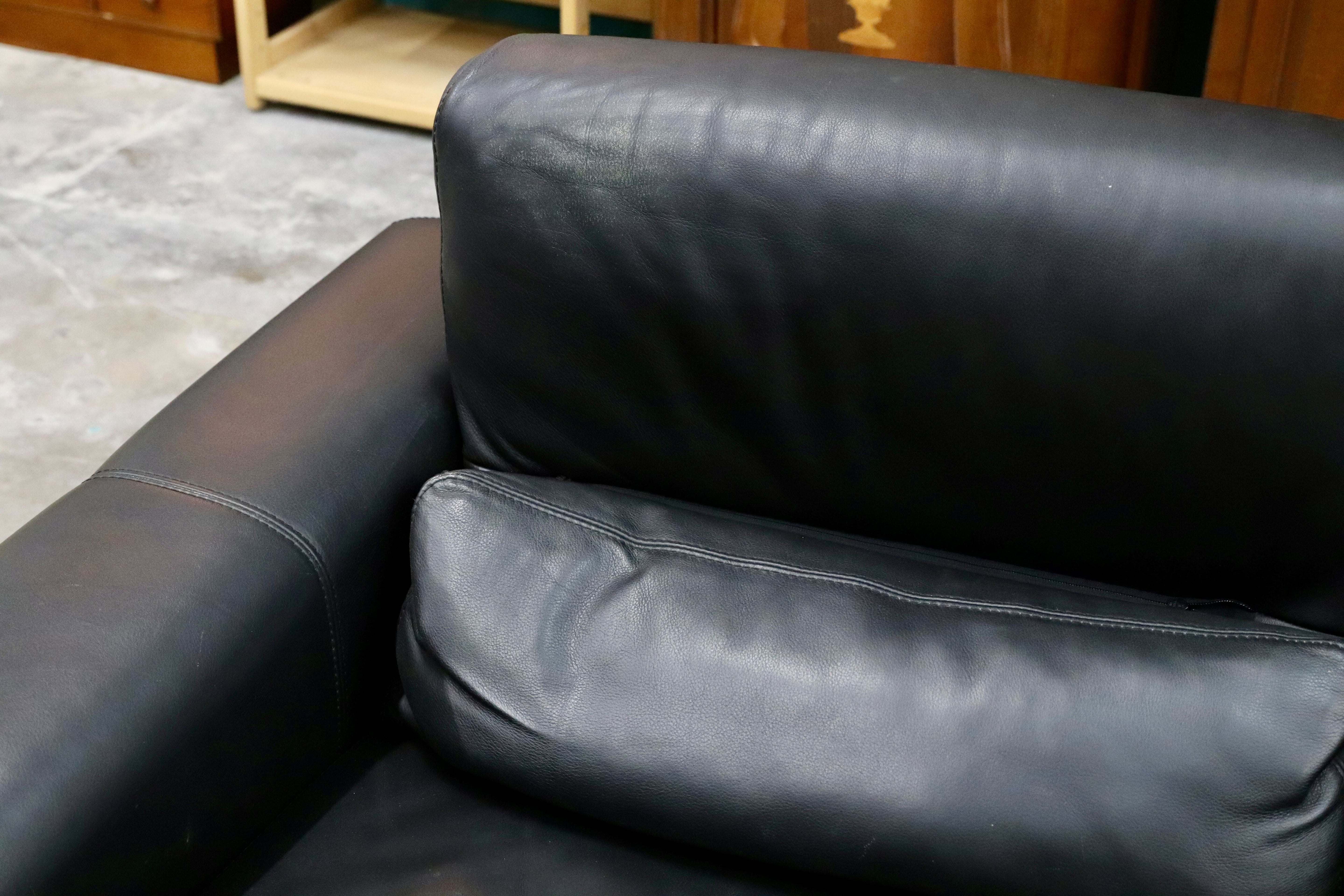 GMIH40C○IDC大塚家具 シングルソファ 2人掛けソファ ラブソファ 長椅子 黒 本革 モダン