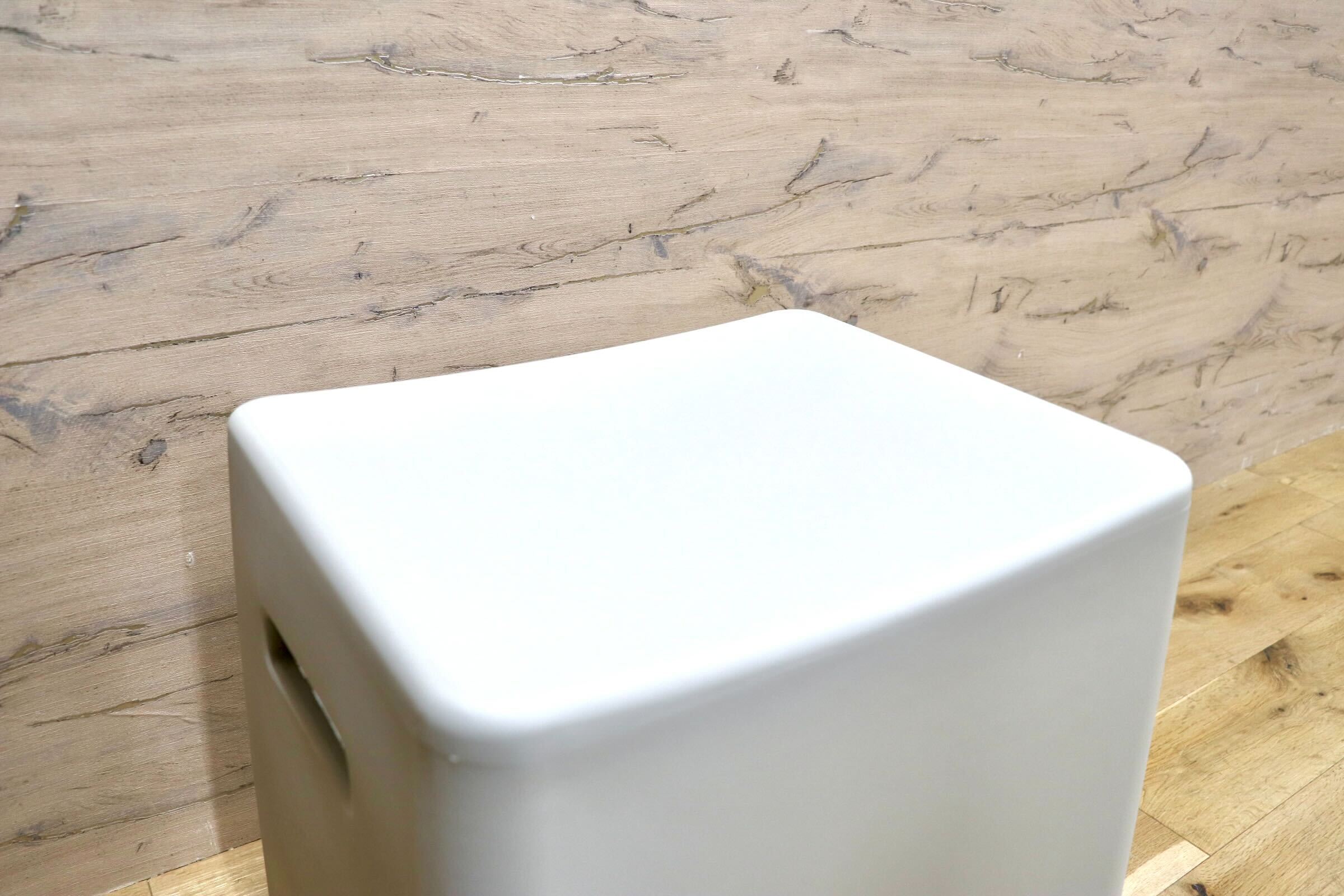 GMGN334D○Kian Furniture / キアン Rumble stool ランブル スツール 腰掛け 椅子 プラスチック ブラック デザイナーズ家具 モダン 展示品