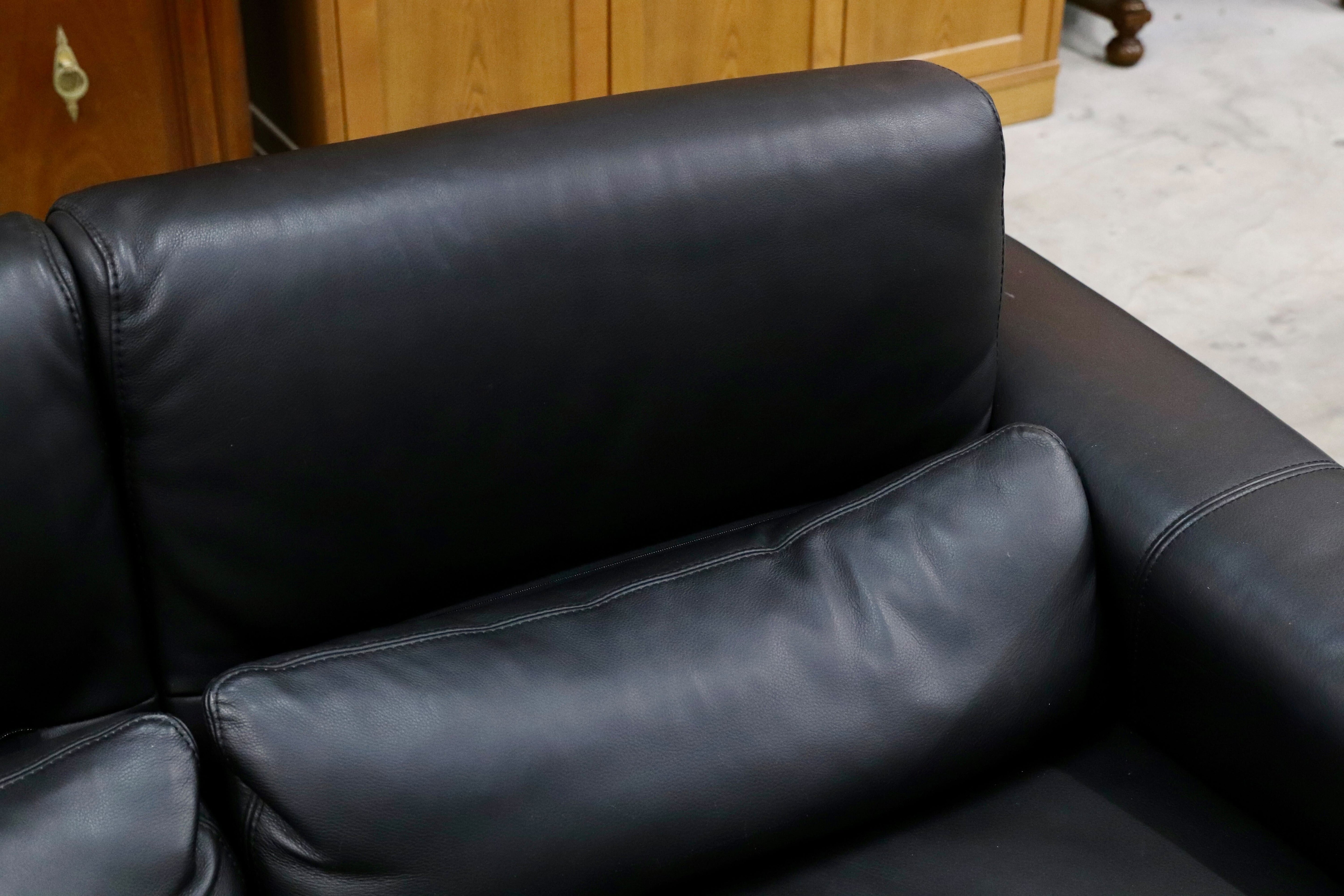 GMIH40C○IDC大塚家具 シングルソファ 2人掛けソファ ラブソファ 長椅子 黒 本革 モダン