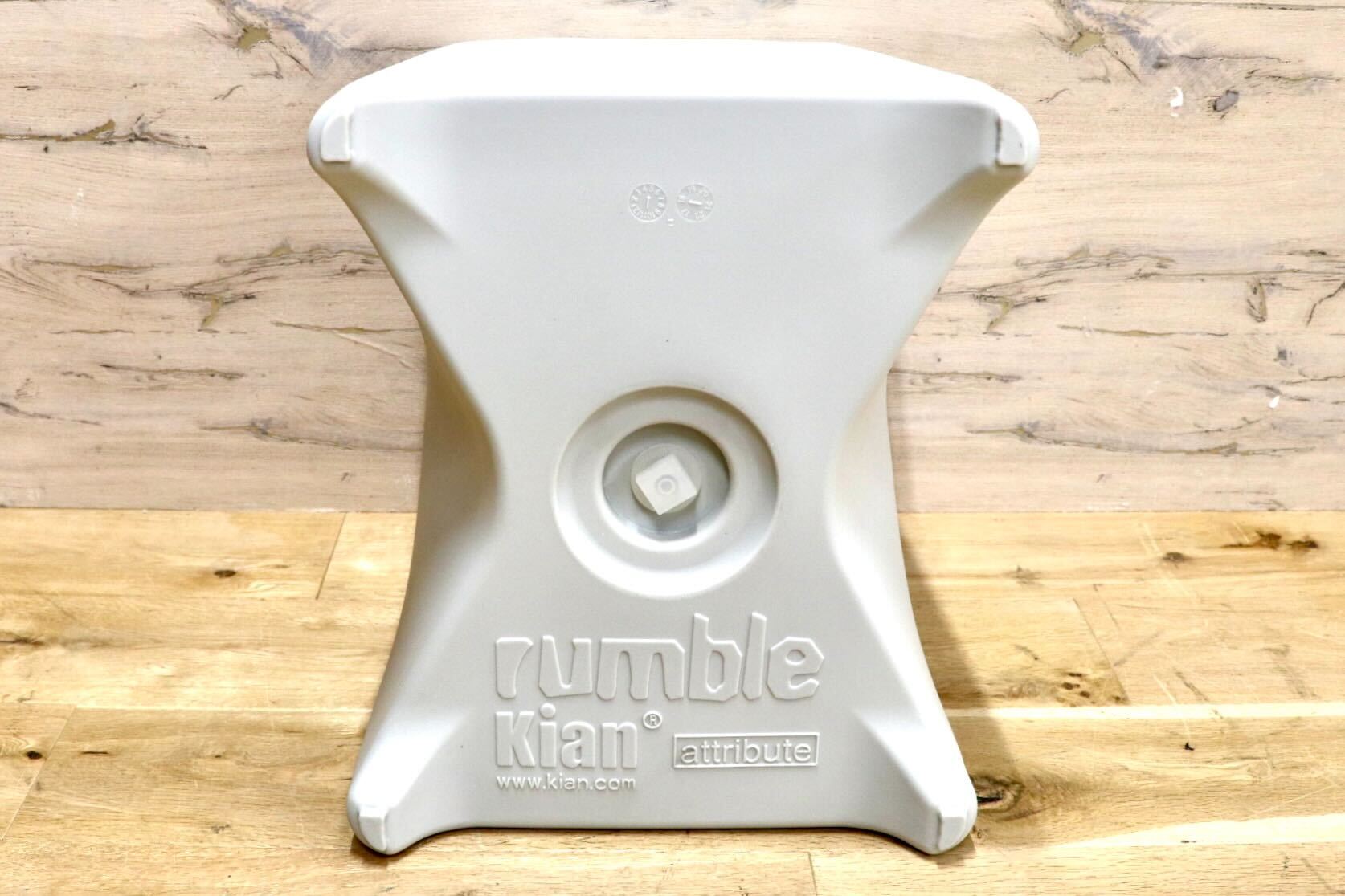 GMGN334D○Kian Furniture / キアン Rumble stool ランブル スツール 腰掛け 椅子 プラスチック ブラック デザイナーズ家具 モダン 展示品