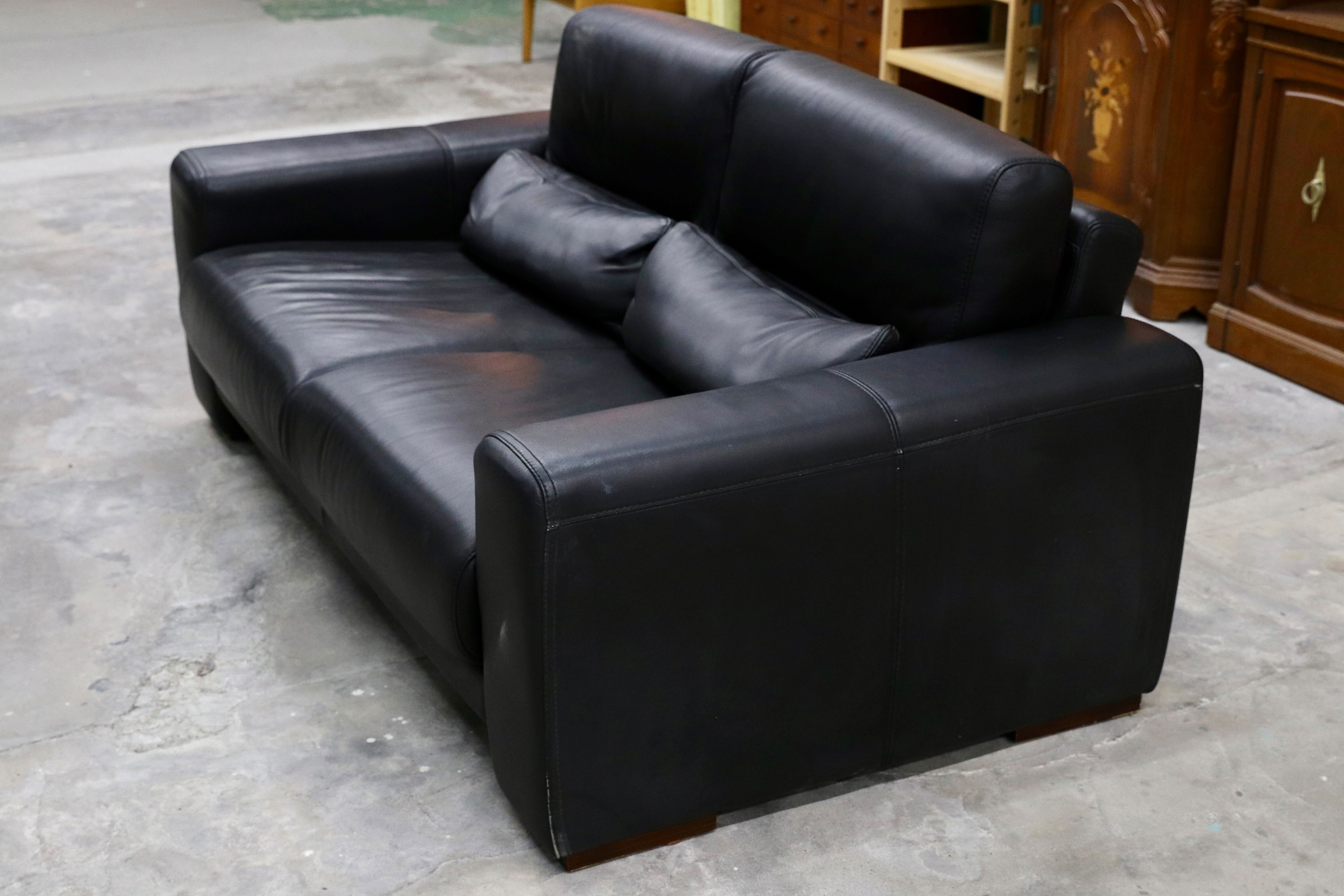 GMIH40C○IDC大塚家具 シングルソファ 2人掛けソファ ラブソファ 長椅子 黒 本革 モダン