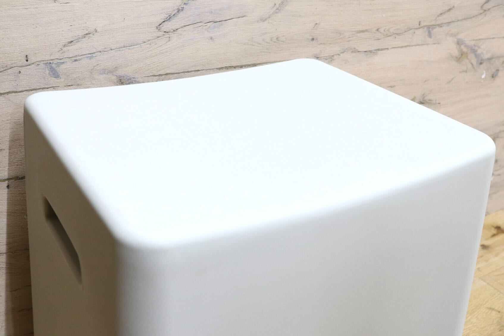 GMGN334E○Kian Furniture / キアン Rumble stool ランブル スツール 腰掛け 椅子 プラスチック ブラック デザイナーズ家具 モダン 展示品