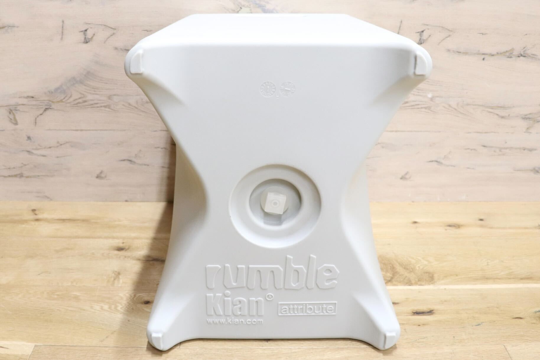 GMGN334E○Kian Furniture / キアン Rumble stool ランブル スツール 腰掛け 椅子 プラスチック ブラック デザイナーズ家具 モダン 展示品