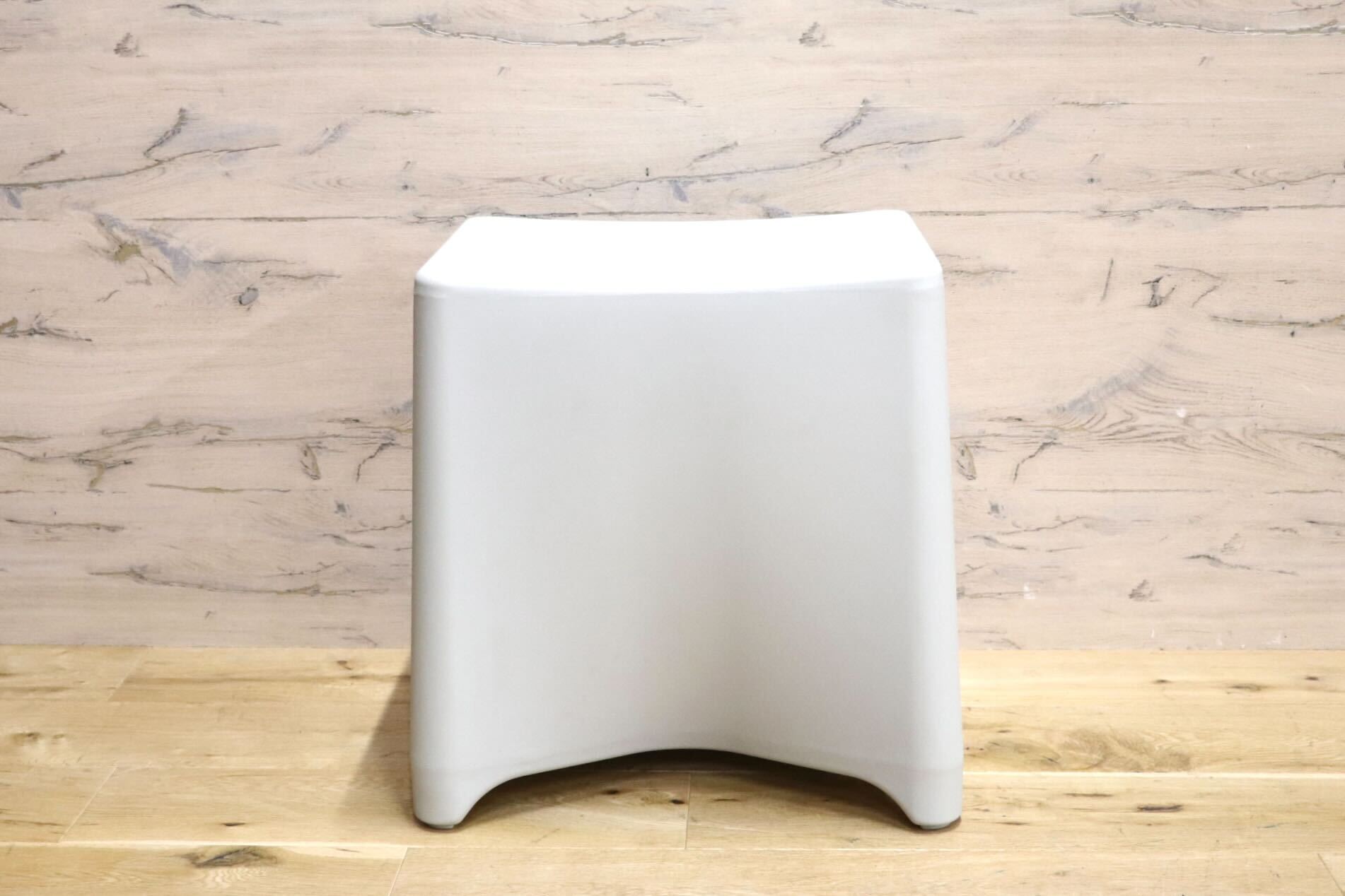 GMGN334G○Kian Furniture / キアン Rumble stool ランブル スツール 腰掛け 椅子 プラスチック ブラック デザイナーズ家具 モダン 展示品