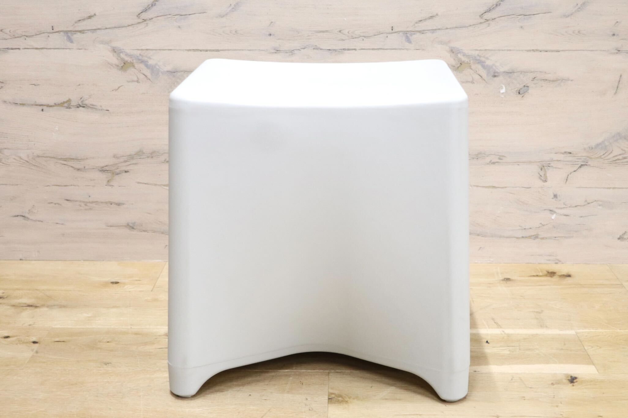 GMGN334G○Kian Furniture / キアン Rumble stool ランブル スツール 腰掛け 椅子 プラスチック ブラック デザイナーズ家具 モダン 展示品