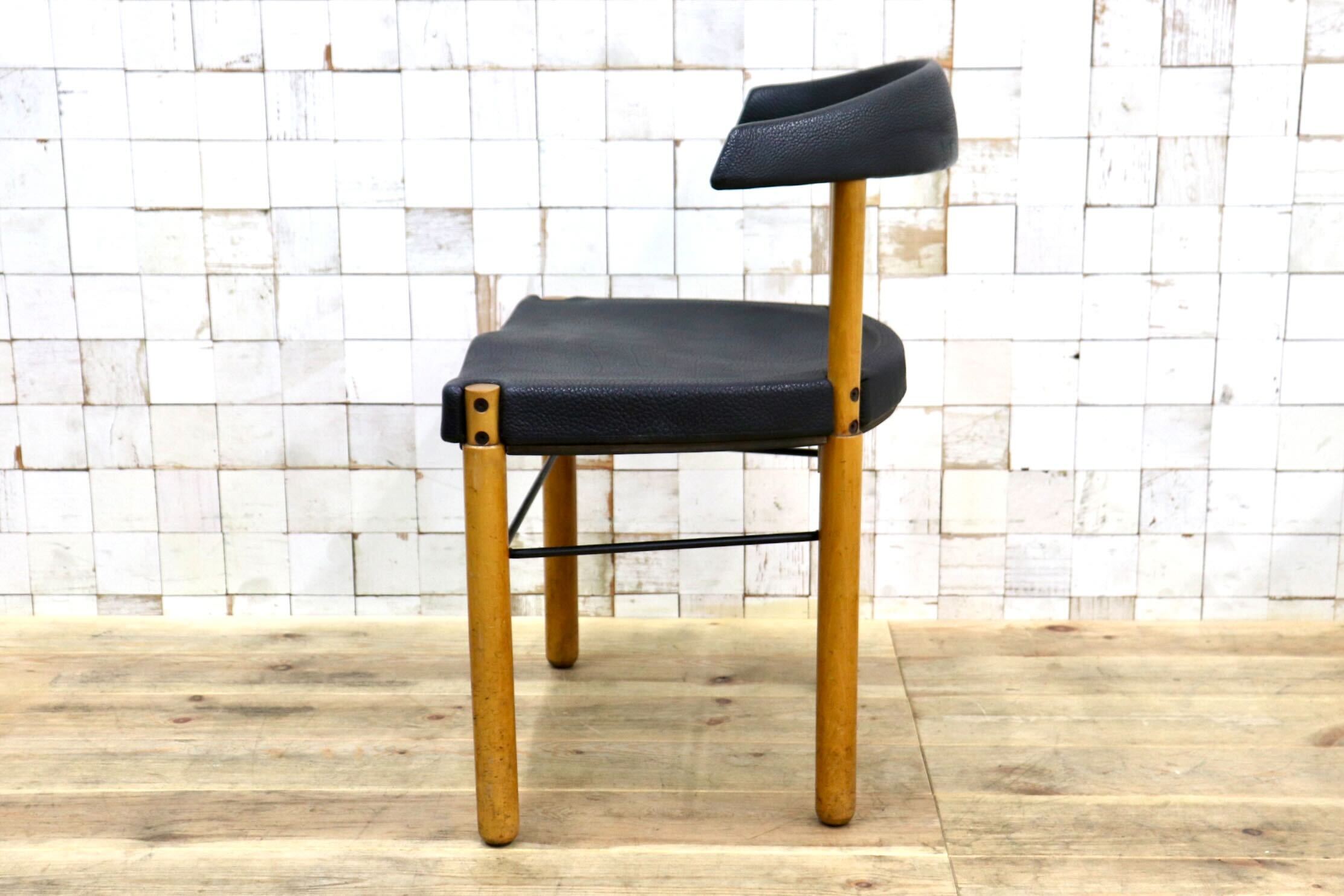 GMIN7D〇Cassina / カッシーナ レオナルドチェア ダイニングチェア Strassle collection社 スイス 椅子 ブラック 北欧スタイル