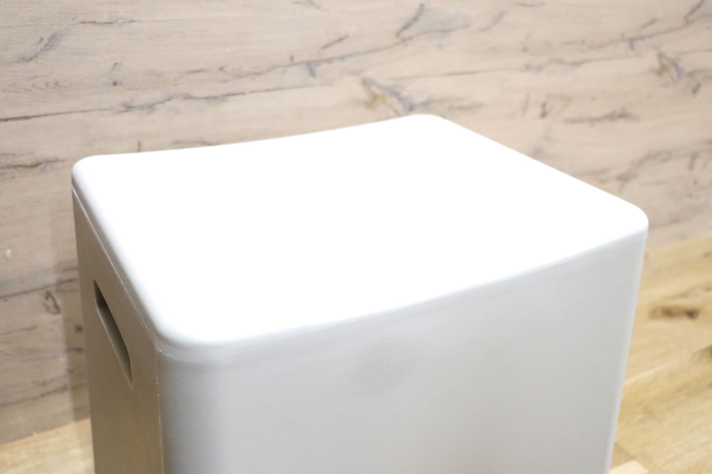 GMGN334G○Kian Furniture / キアン Rumble stool ランブル スツール 腰掛け 椅子 プラスチック ブラック デザイナーズ家具 モダン 展示品