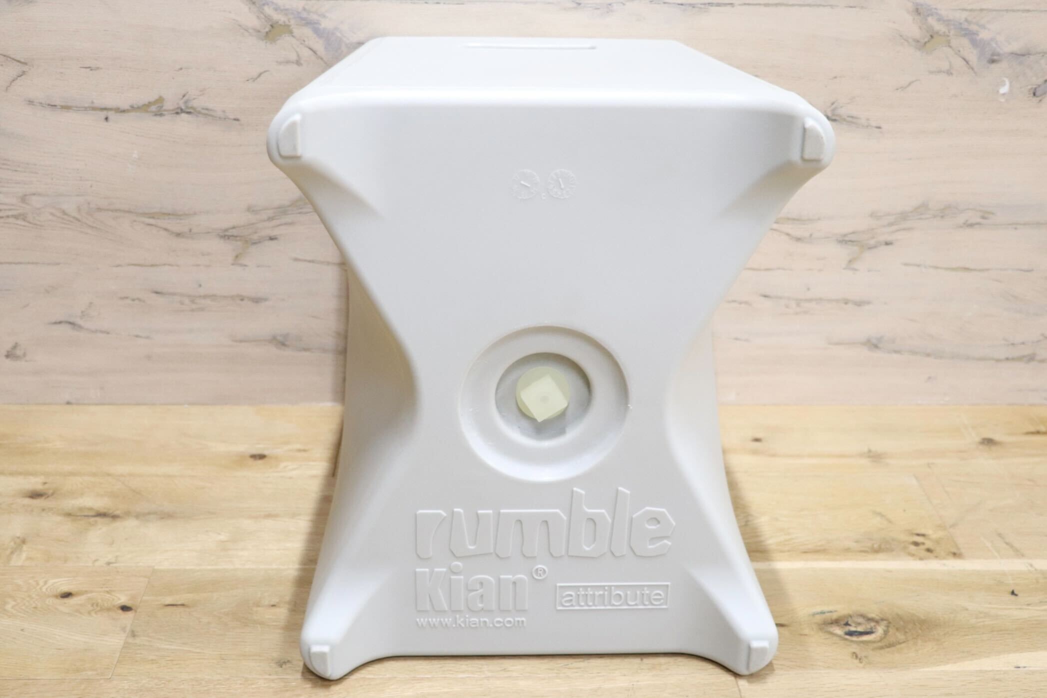 GMGN334G○Kian Furniture / キアン Rumble stool ランブル スツール 腰掛け 椅子 プラスチック ブラック デザイナーズ家具 モダン 展示品