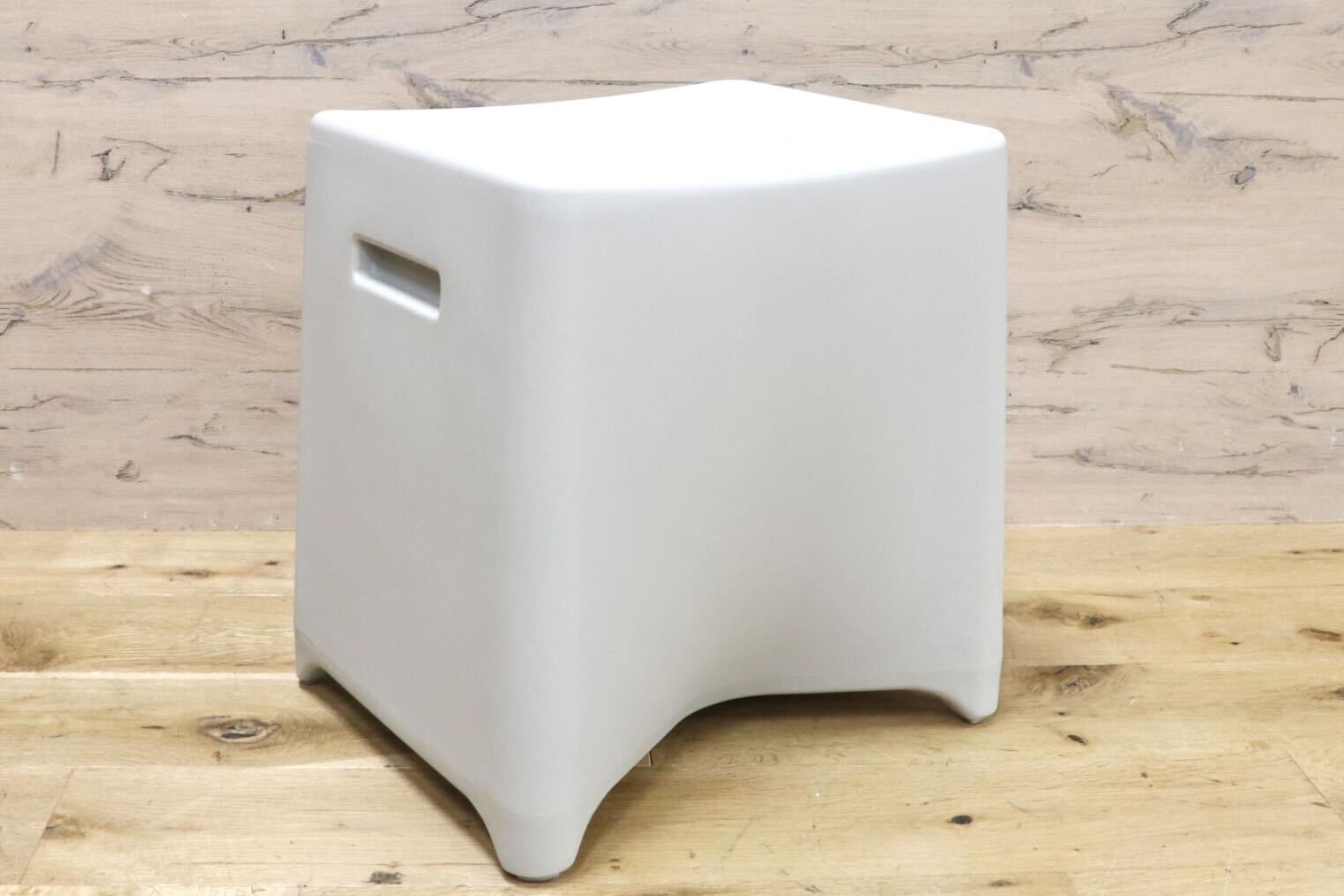 GMGN227○Kian Furniture / キアン Rumble stool ランブル スツール 腰掛け 椅子 プラスチック ライトグレー デザイナーズ家具 展示品