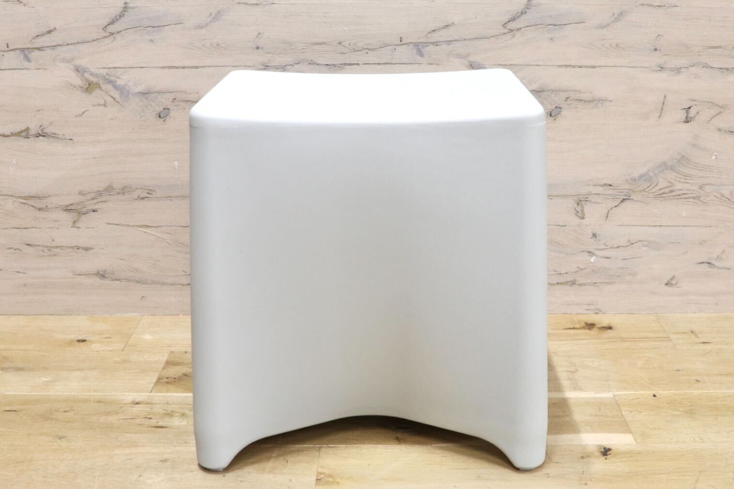 GMGN227○Kian Furniture / キアン Rumble stool ランブル スツール 腰掛け 椅子 プラスチック ライトグレー デザイナーズ家具 展示品