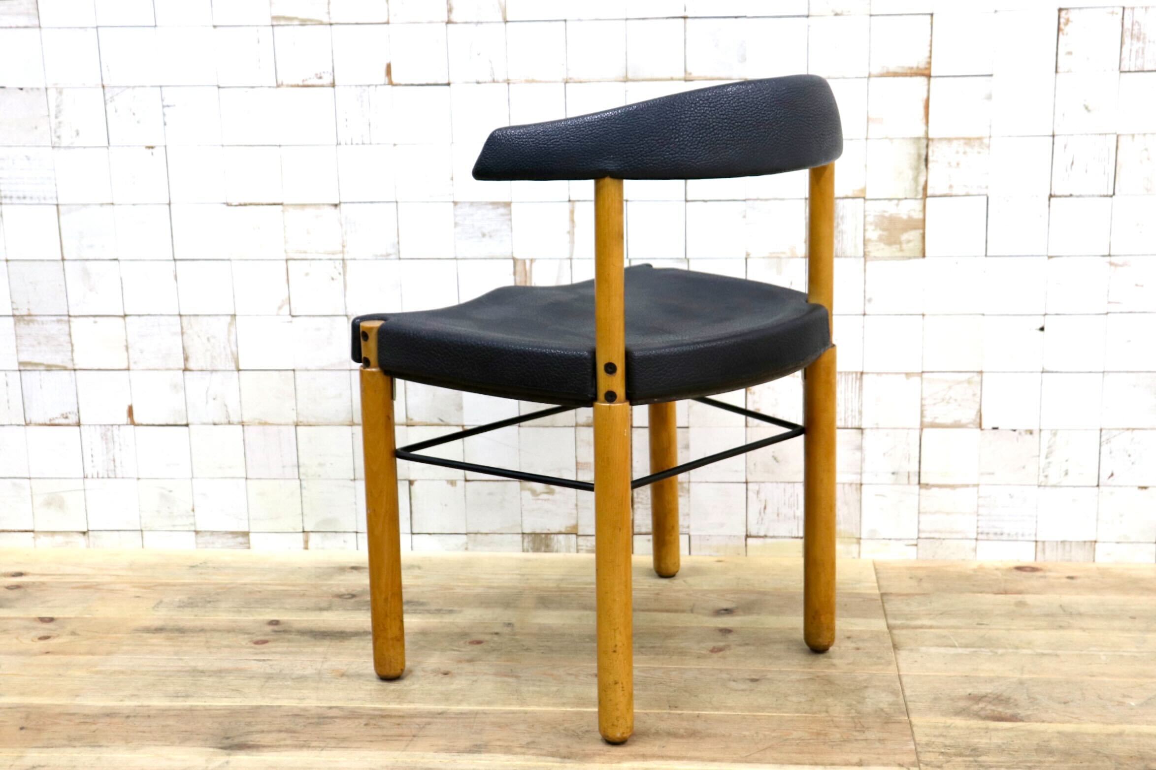 GMIN7E〇Cassina / カッシーナ レオナルドチェア ダイニングチェア Strassle collection社 スイス 椅子 ブラック 北欧スタイル