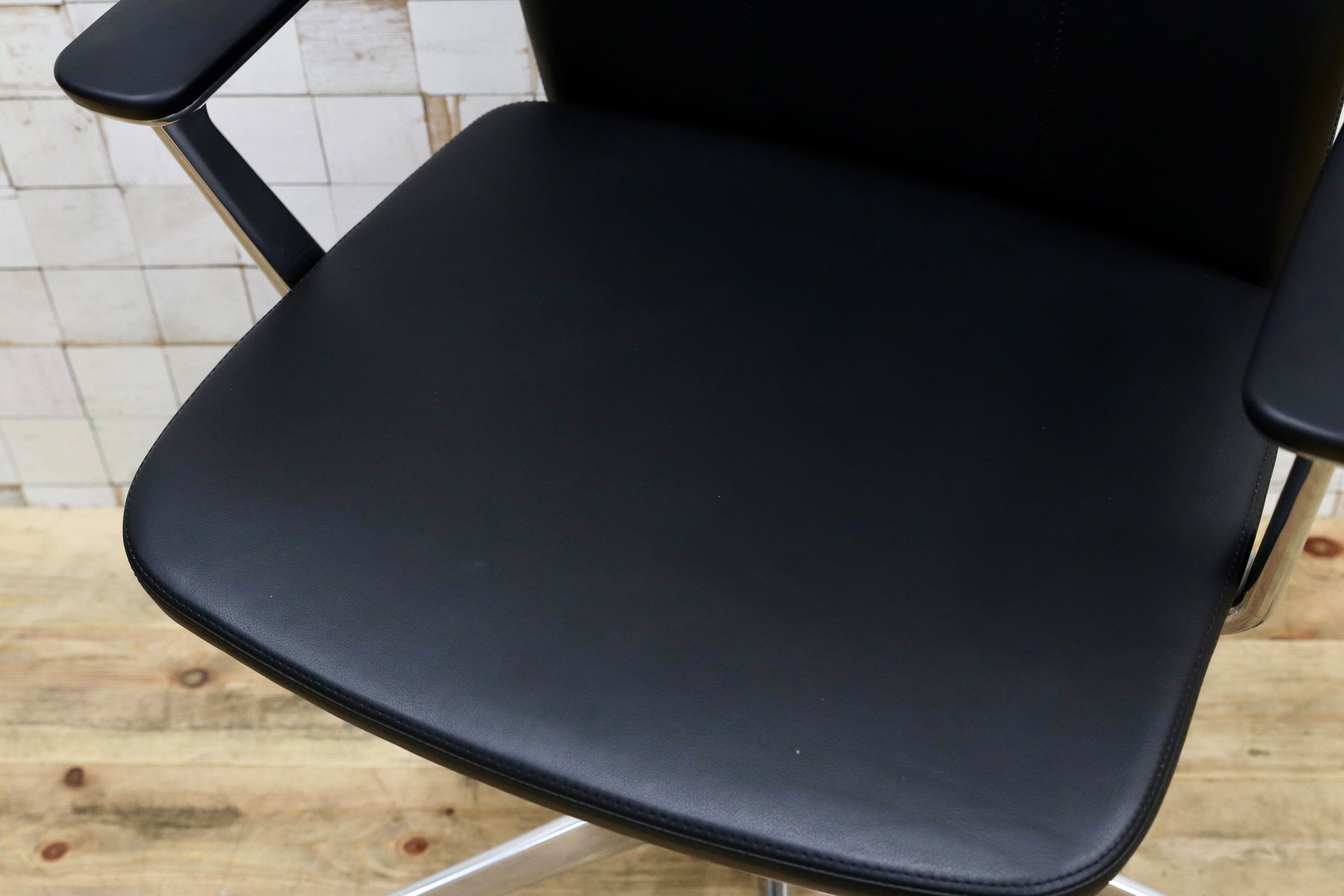 GMIK678C○okamura / オカムラ CRAFTIE クラフティー デスクチェア オフィスチェア アームチェア 本革 ウォールナット 定価約38万 展示品