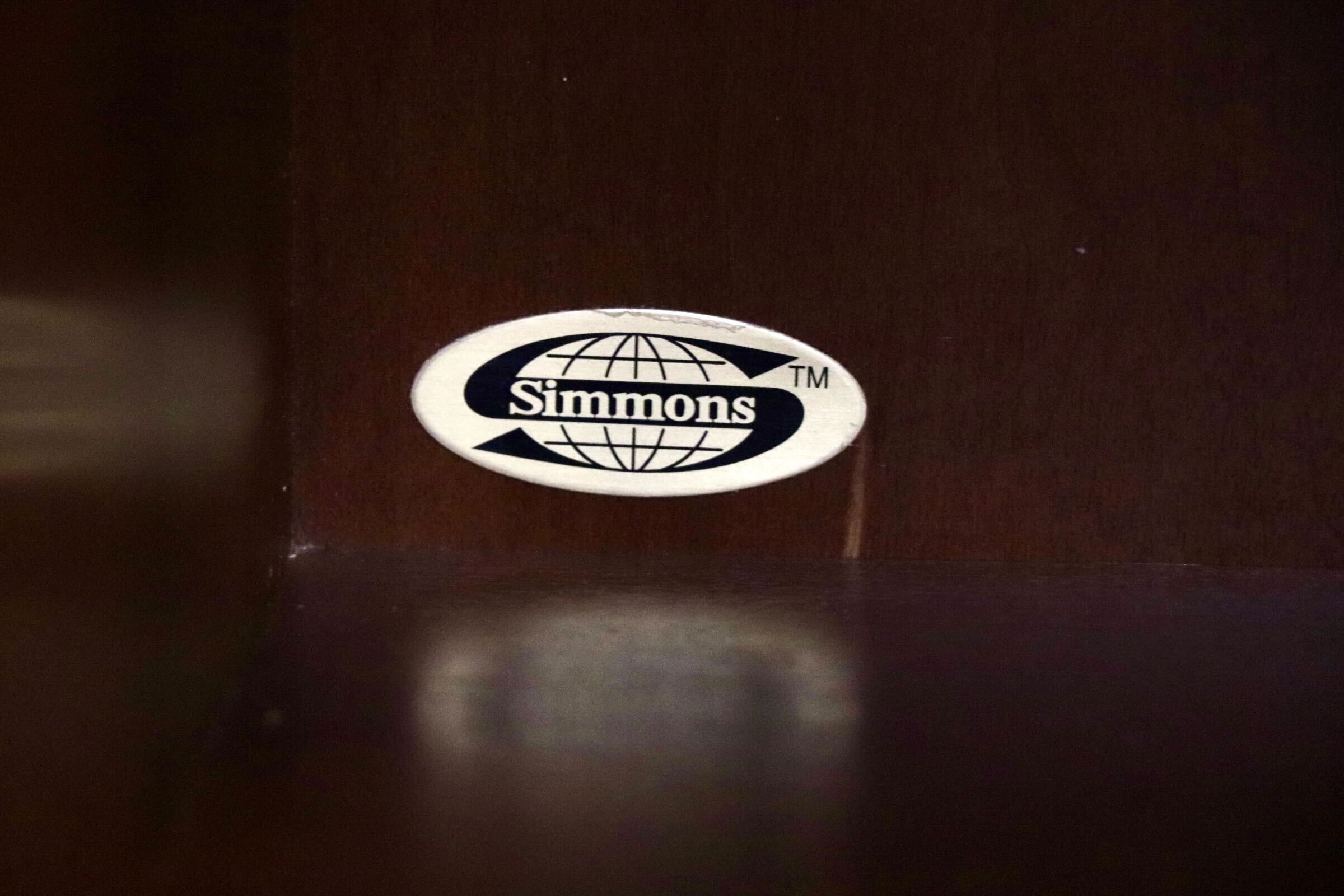 GMJH26A○Simmons / シモンズ ナイトテーブル サイドテーブル エンドテーブル 飾り台 花台 アンティーク調 クラシック 木製