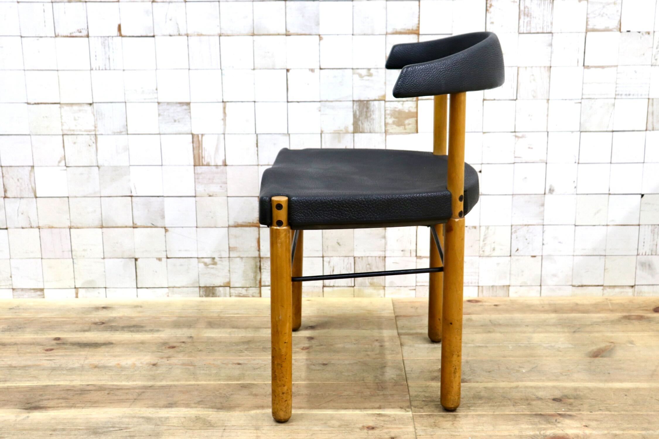 GMIN7F〇Cassina / カッシーナ レオナルドチェア ダイニングチェア Strassle collection社 スイス 椅子 ブラック 北欧スタイル