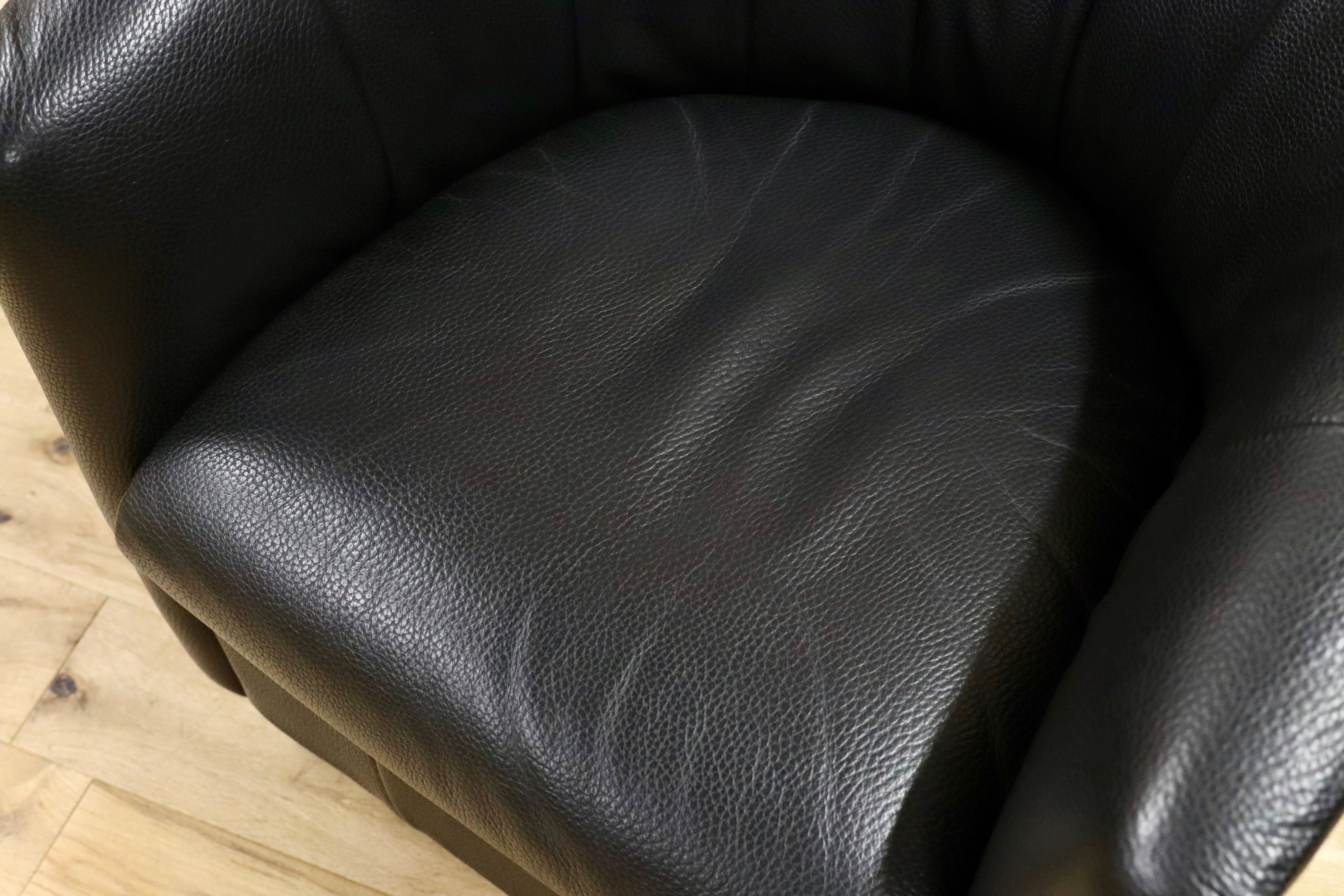 GMHH71○NATUZZI EDITIONS / ナツッジ エディションズ 1人掛けソファ シングルソファ ラウンジチェア 黒 本革 定価12.5万 展示品