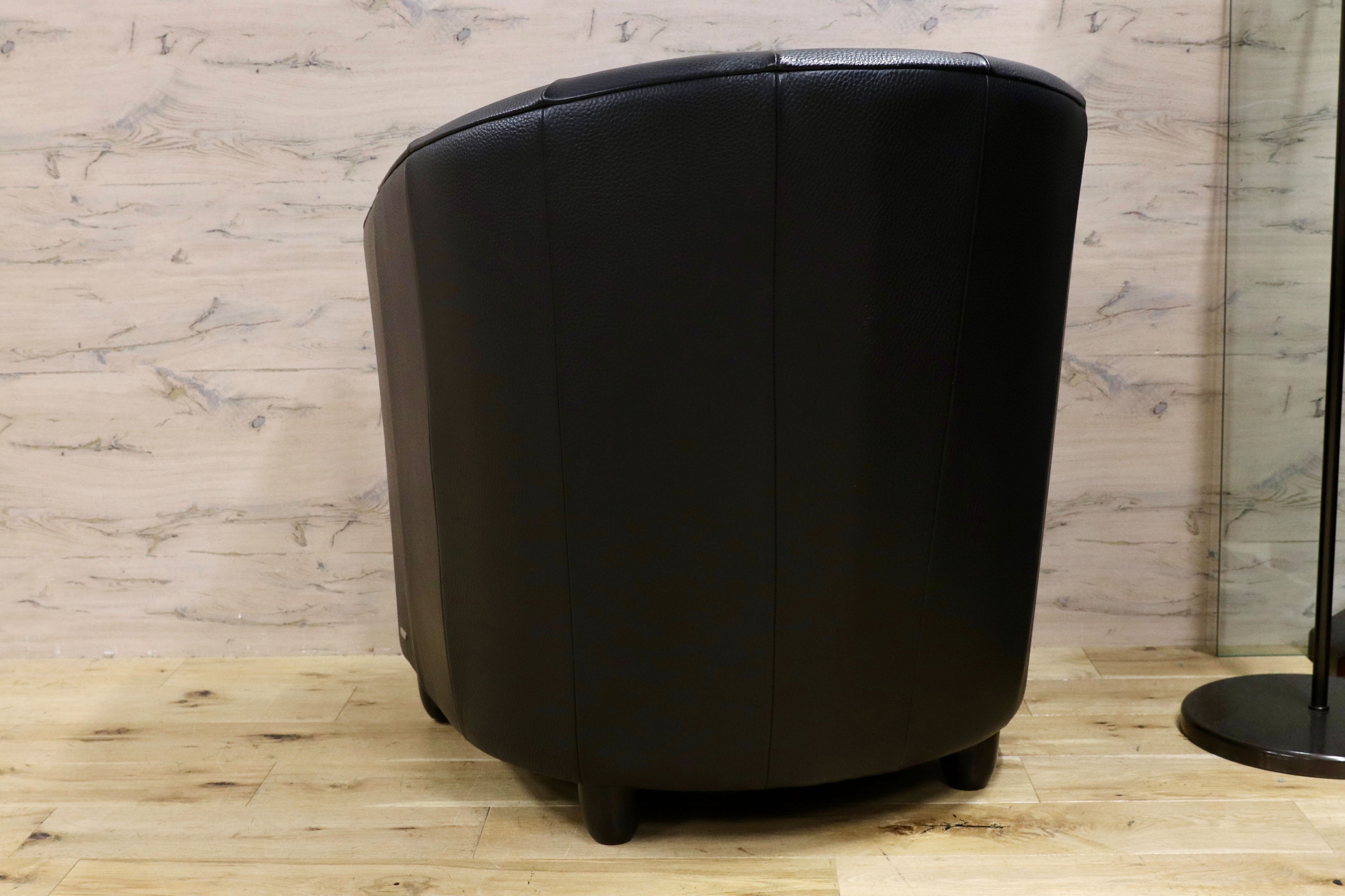 GMHH71○NATUZZI EDITIONS / ナツッジ エディションズ 1人掛けソファ シングルソファ ラウンジチェア 黒 本革 定価12.5万 展示品