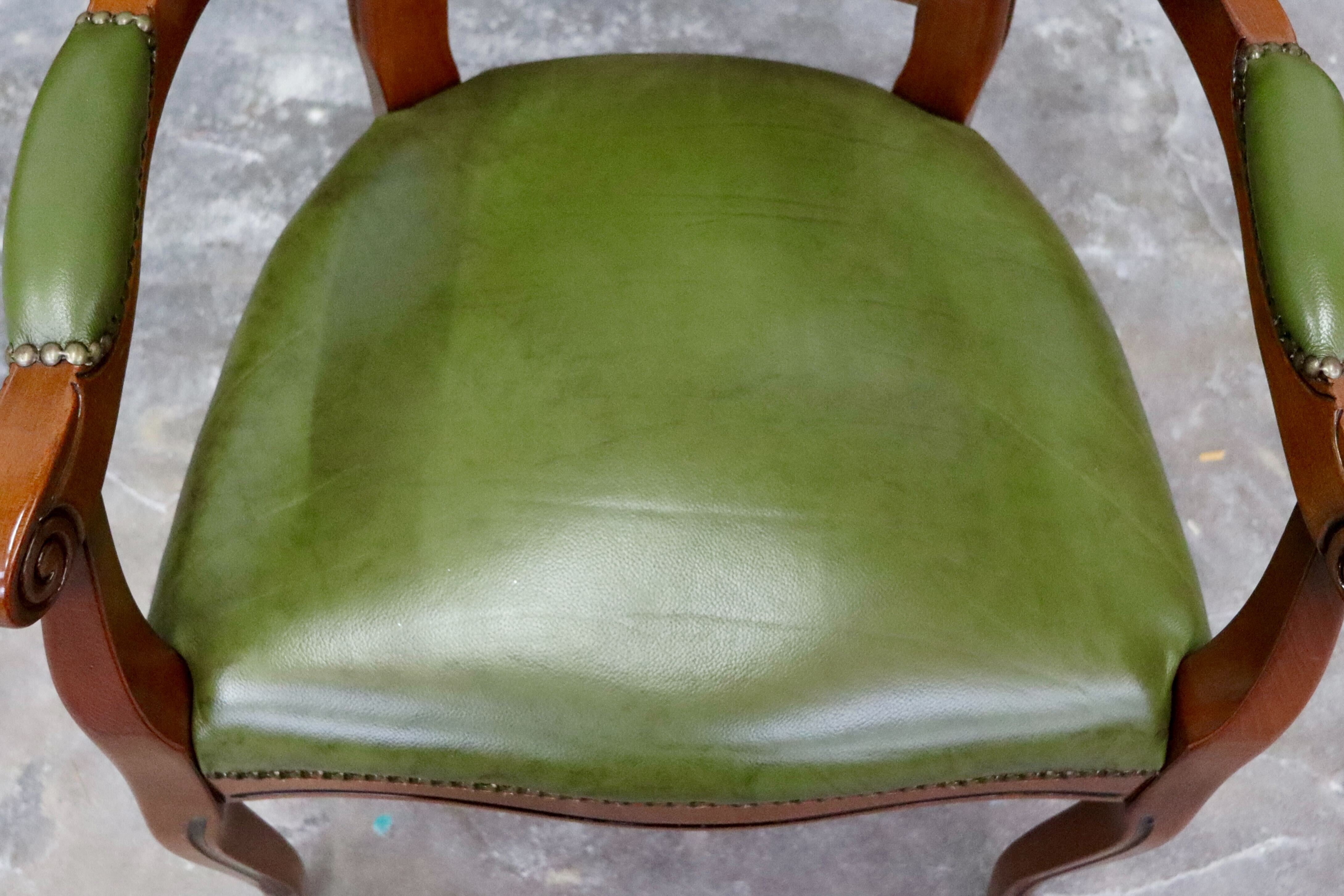 GMIS561Q○イタリア ダイニングチェア 食卓椅子 アームチェア アンティーク 猫脚 彫刻 クラシック エレガント ヨーロピアン ロココ