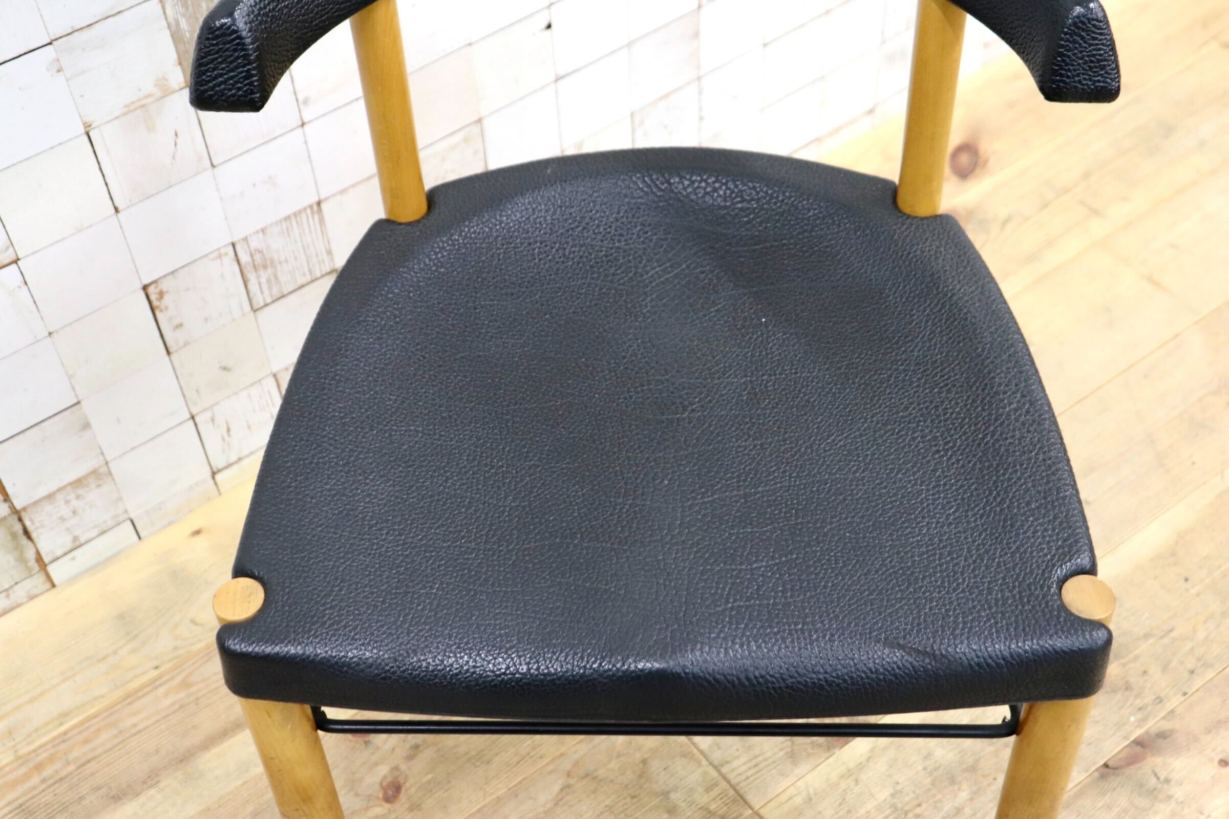 GMIN7G〇Cassina / カッシーナ レオナルドチェア ダイニングチェア Strassle collection社 スイス 椅子 ブラック 北欧スタイル
