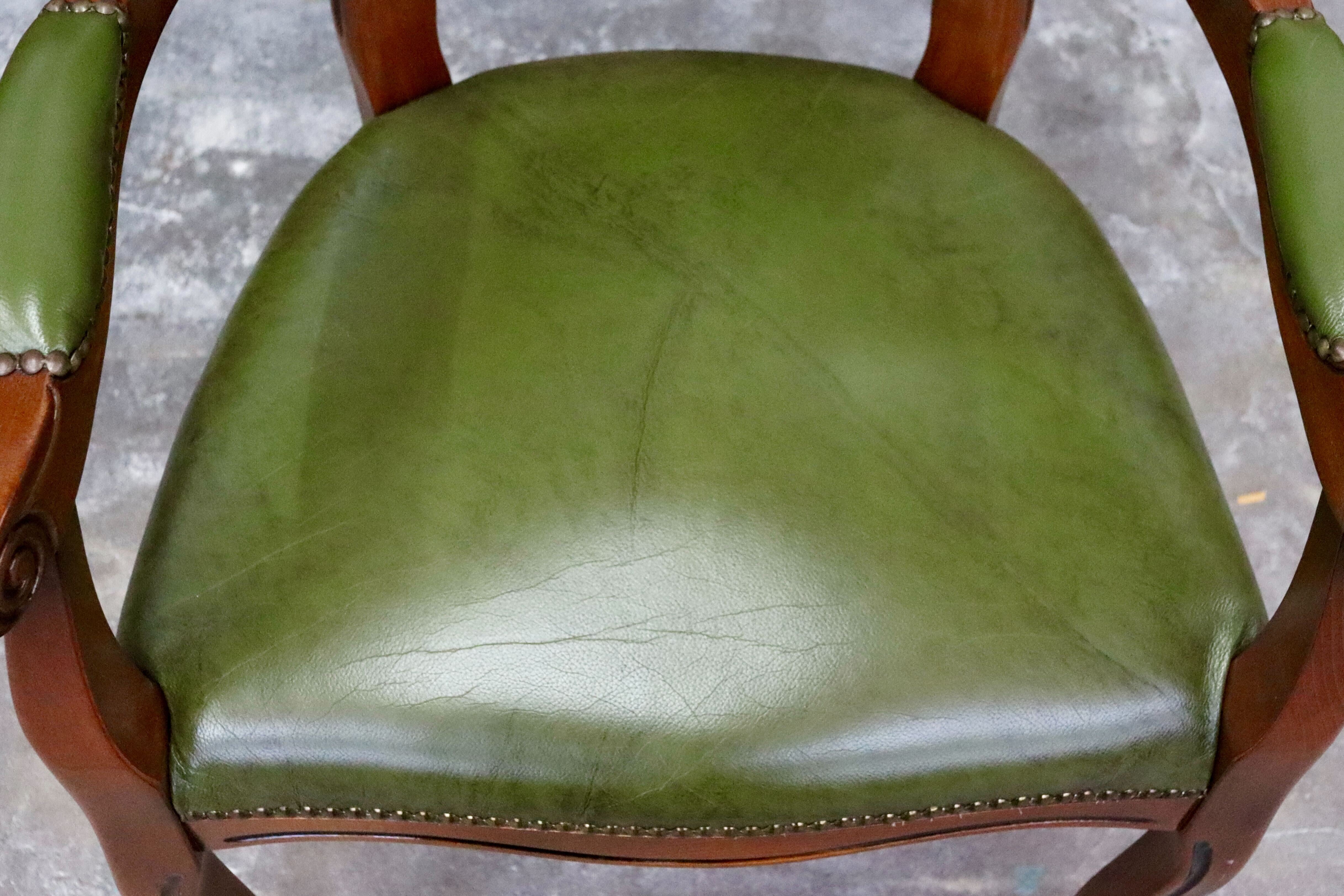 GMIS561S○イタリア ダイニングチェア 食卓椅子 アームチェア アンティーク 猫脚 彫刻 クラシック エレガント ヨーロピアン ロココ