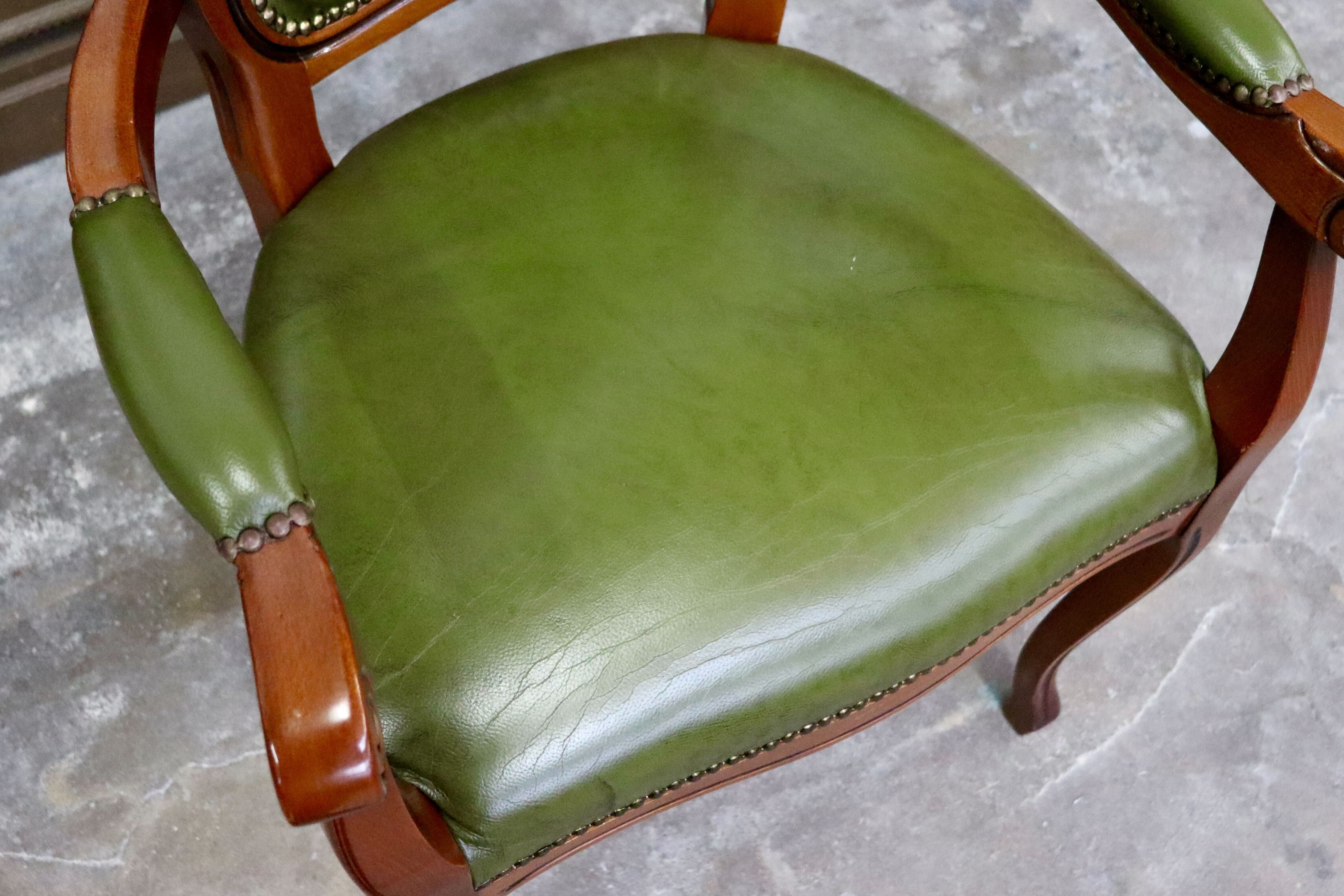 GMIS561T○イタリア ダイニングチェア 食卓椅子 アームチェア アンティーク 猫脚 彫刻 クラシック エレガント ヨーロピアン ロココ