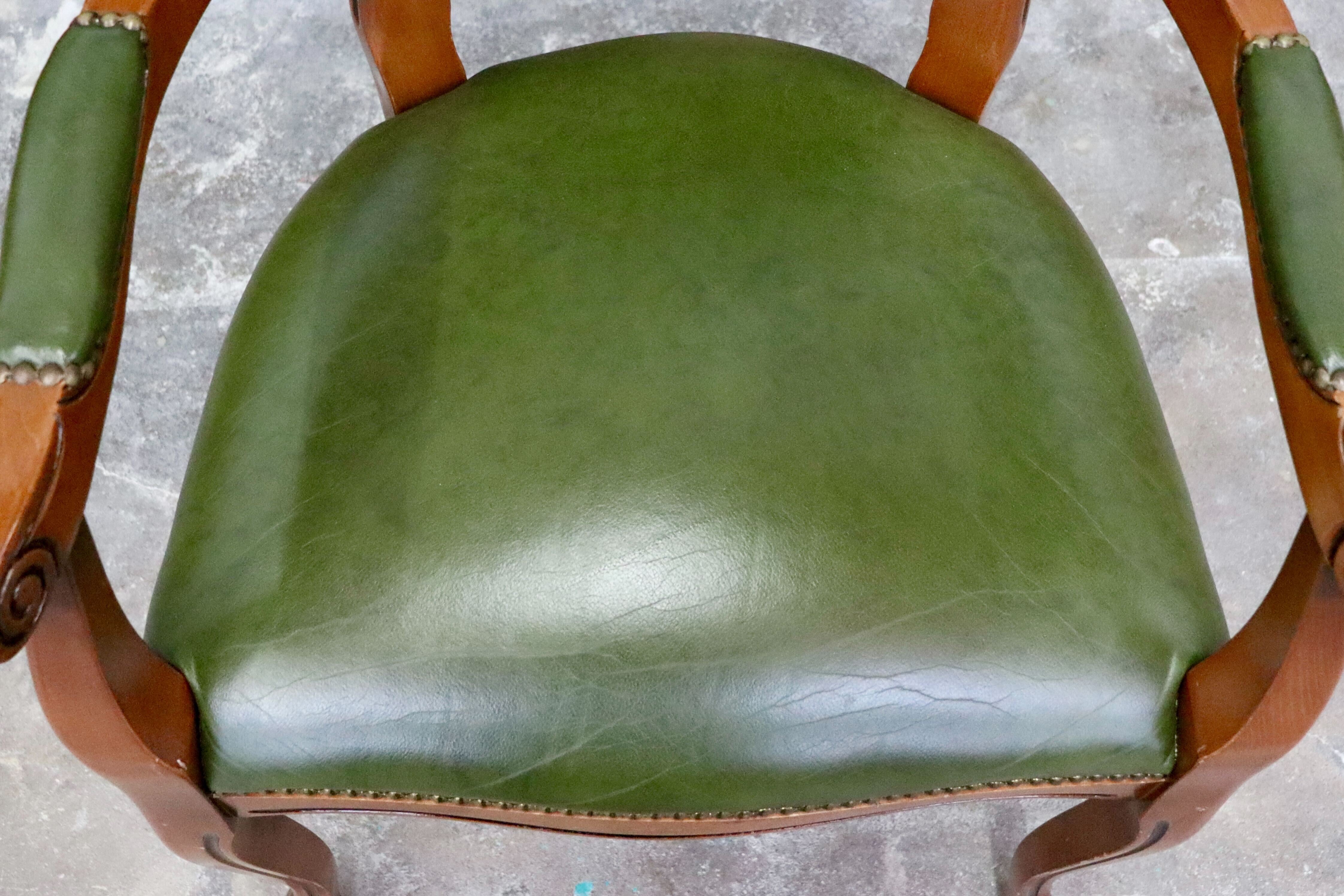 GMIS561U○イタリア ダイニングチェア 食卓椅子 アームチェア アンティーク 猫脚 彫刻 クラシック エレガント ヨーロピアン ロココ