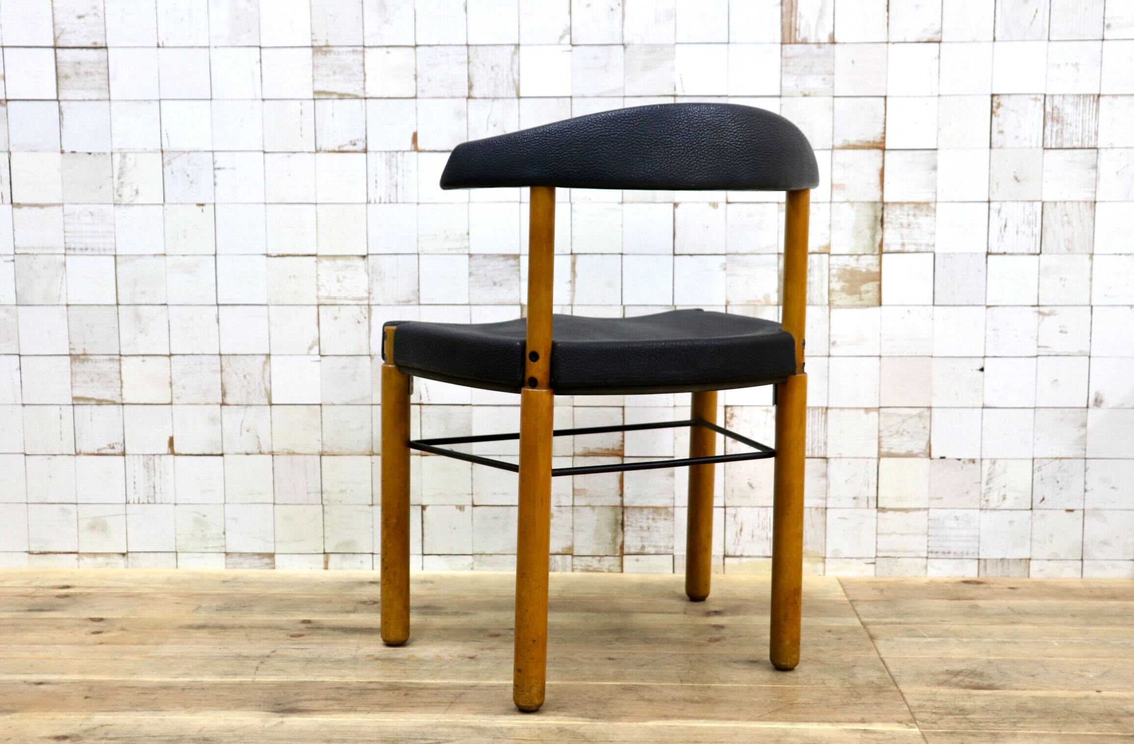 GMIN7I〇Cassina / カッシーナ レオナルドチェア ダイニングチェア Strassle collection社 スイス 椅子 ブラック 北欧スタイル