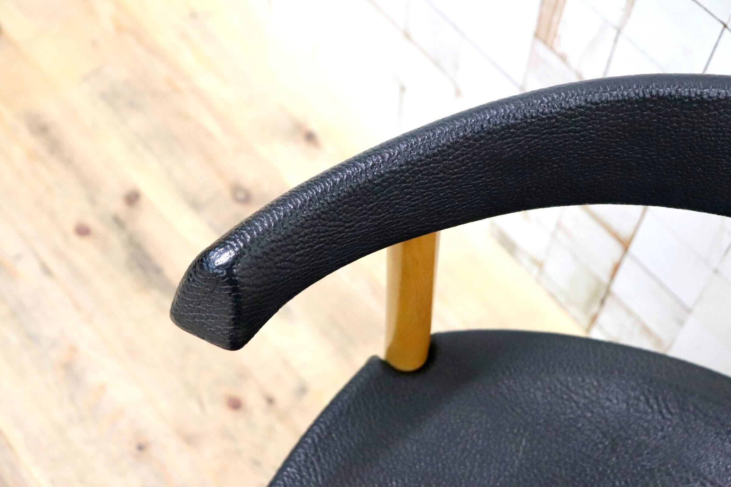 GMIN7H〇Cassina / カッシーナ レオナルドチェア ダイニングチェア Strassle collection社 スイス 椅子 ブラック 北欧スタイル