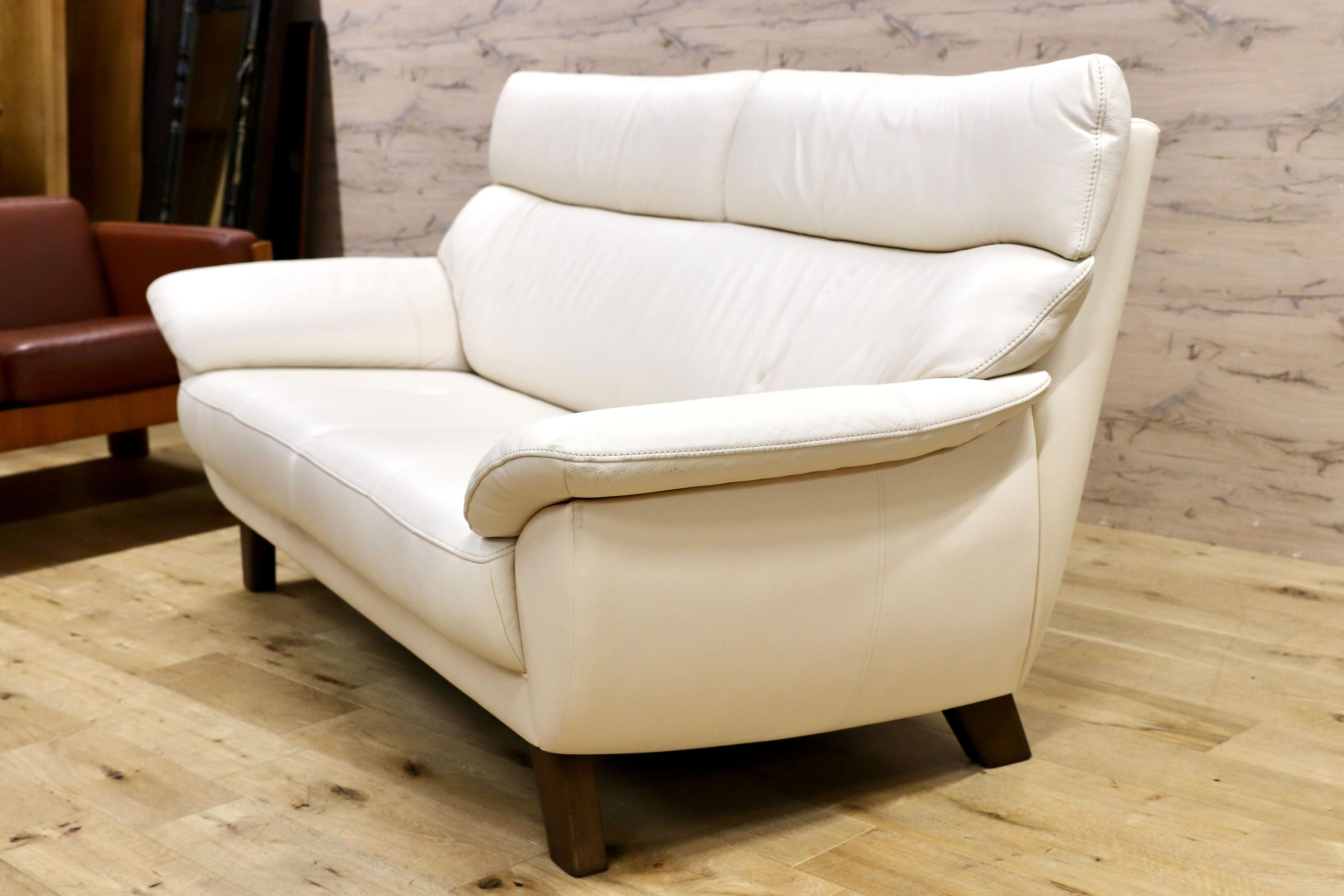 GMIK688○Chitano / チターノ karimoku カリモク Z172モデル 長椅子 2.5人掛けソファ ラブソファ 本革 レザー ホワイト 美品