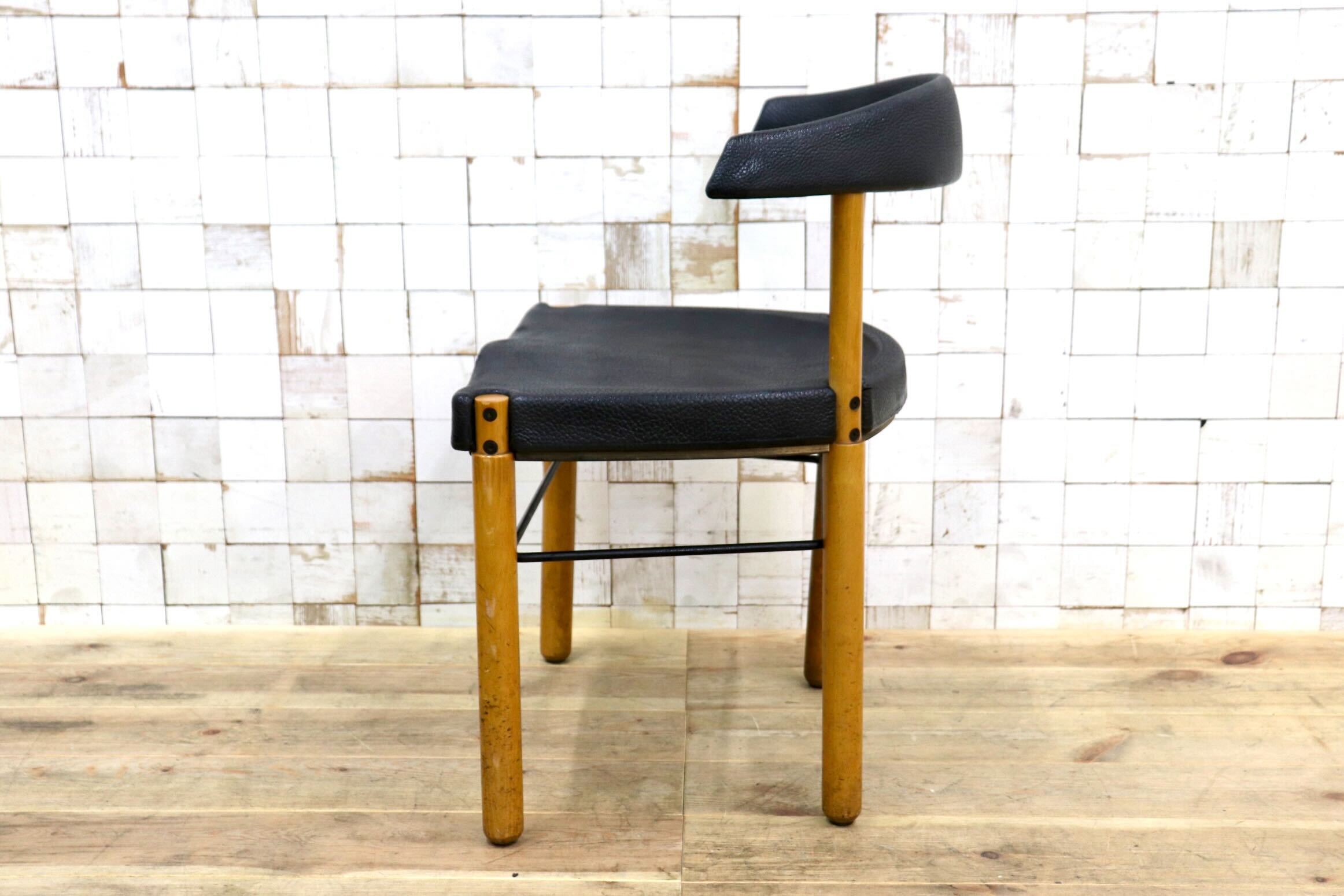 GMIN7J〇Cassina / カッシーナ レオナルドチェア ダイニングチェア Strassle collection社 スイス 椅子 ブラック 北欧スタイル
