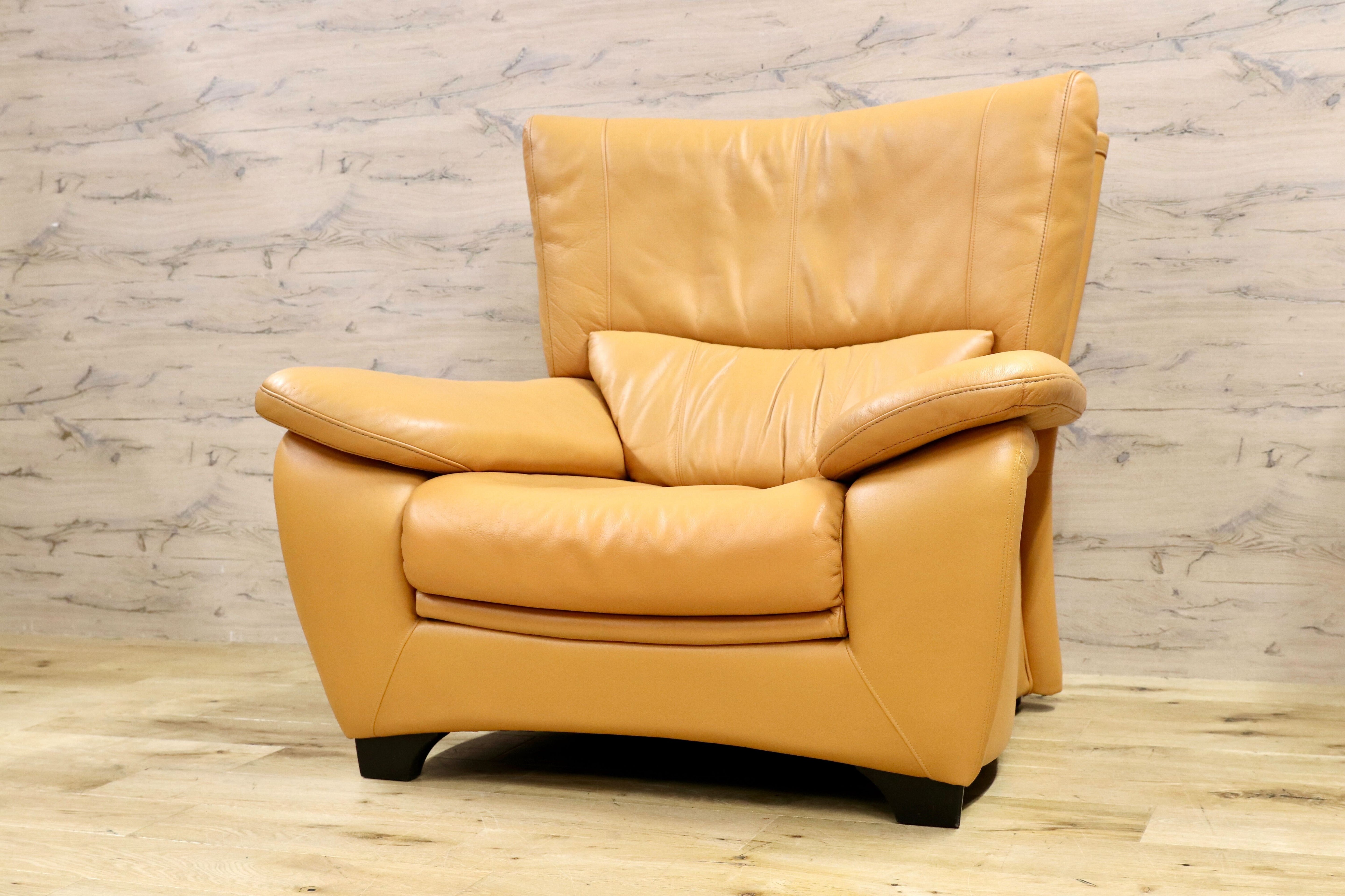 GMHK7○karimoku / カリモク 1人掛けソファ シングルソファ ラウンジチェア 本革 オレンジ モダン 国産家具 安楽椅子