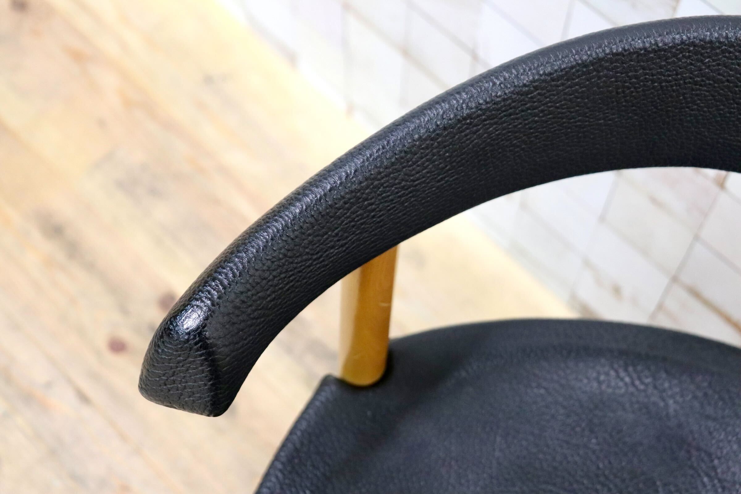 GMIN7J〇Cassina / カッシーナ レオナルドチェア ダイニングチェア Strassle collection社 スイス 椅子 ブラック 北欧スタイル