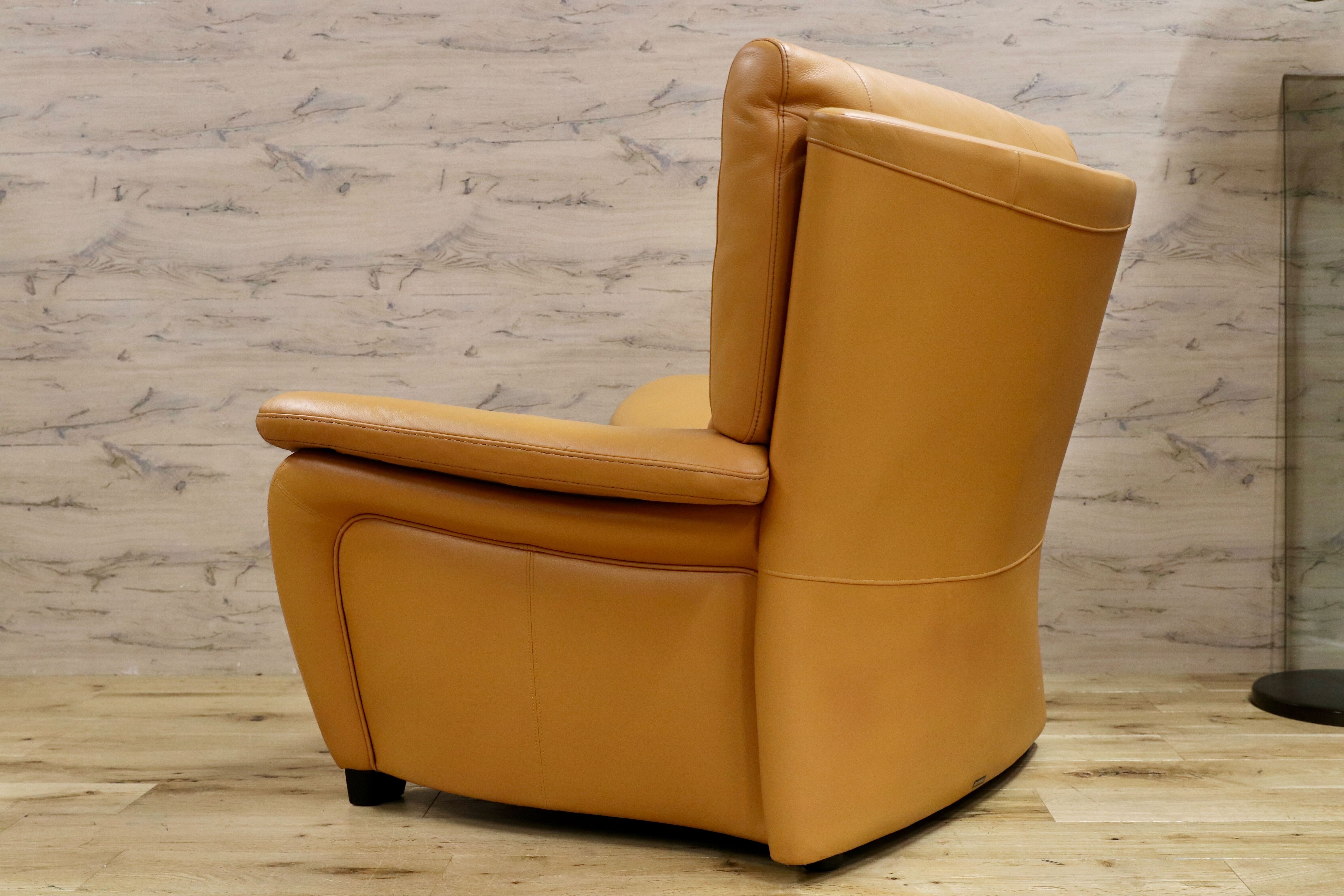 GMHK7○karimoku / カリモク 1人掛けソファ シングルソファ ラウンジチェア 本革 オレンジ モダン 国産家具 安楽椅子