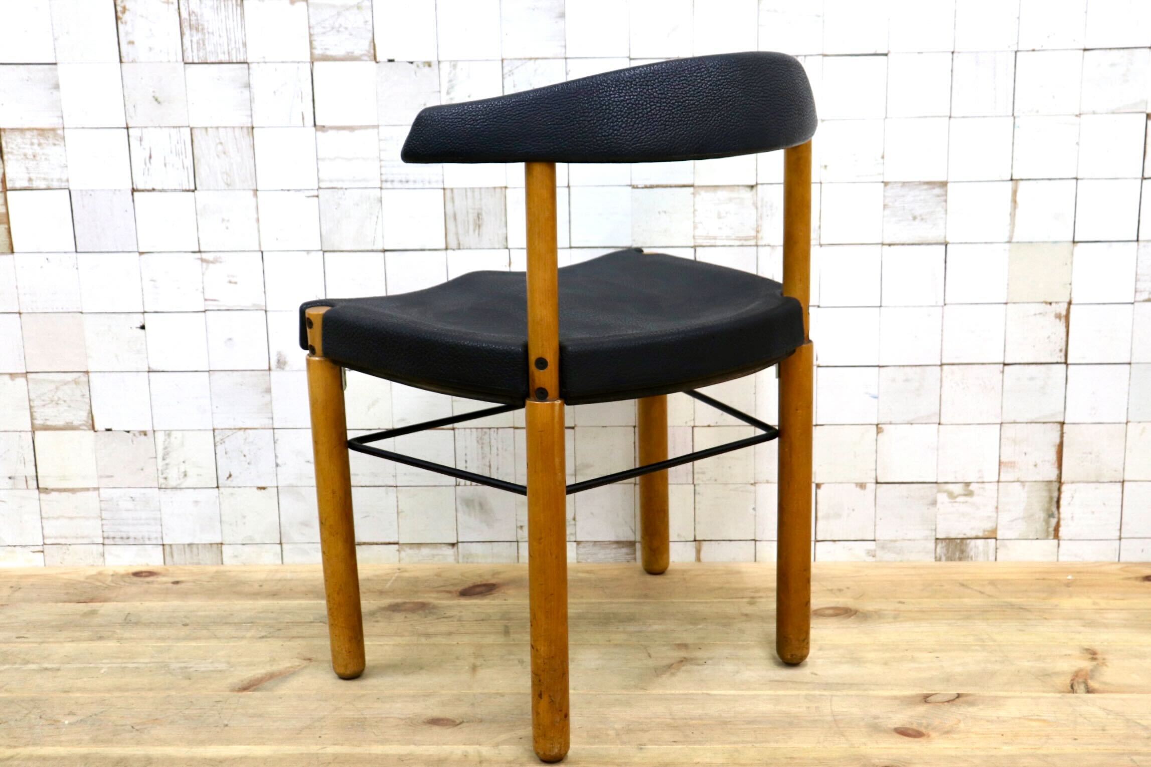 GMIN7K〇Cassina / カッシーナ レオナルドチェア ダイニングチェア Strassle collection社 スイス 椅子 ブラック 北欧スタイル