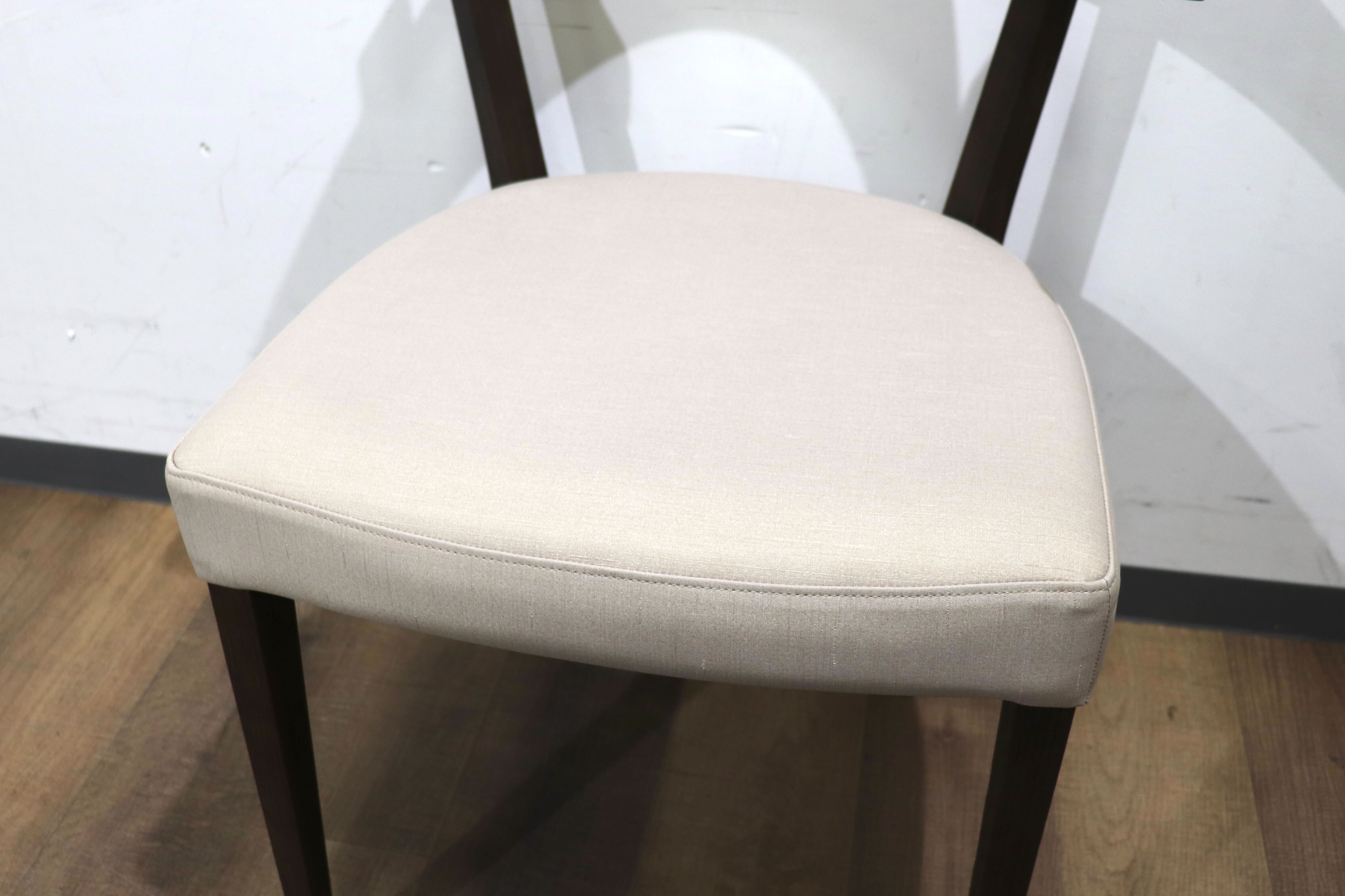 GMHN230F○karimoku / カリモク ダイニングチェア セミアームチェア 食卓椅子 椅子 ラバトリー材 合皮 マニエラ 国産家具 定価4.5万 展示品