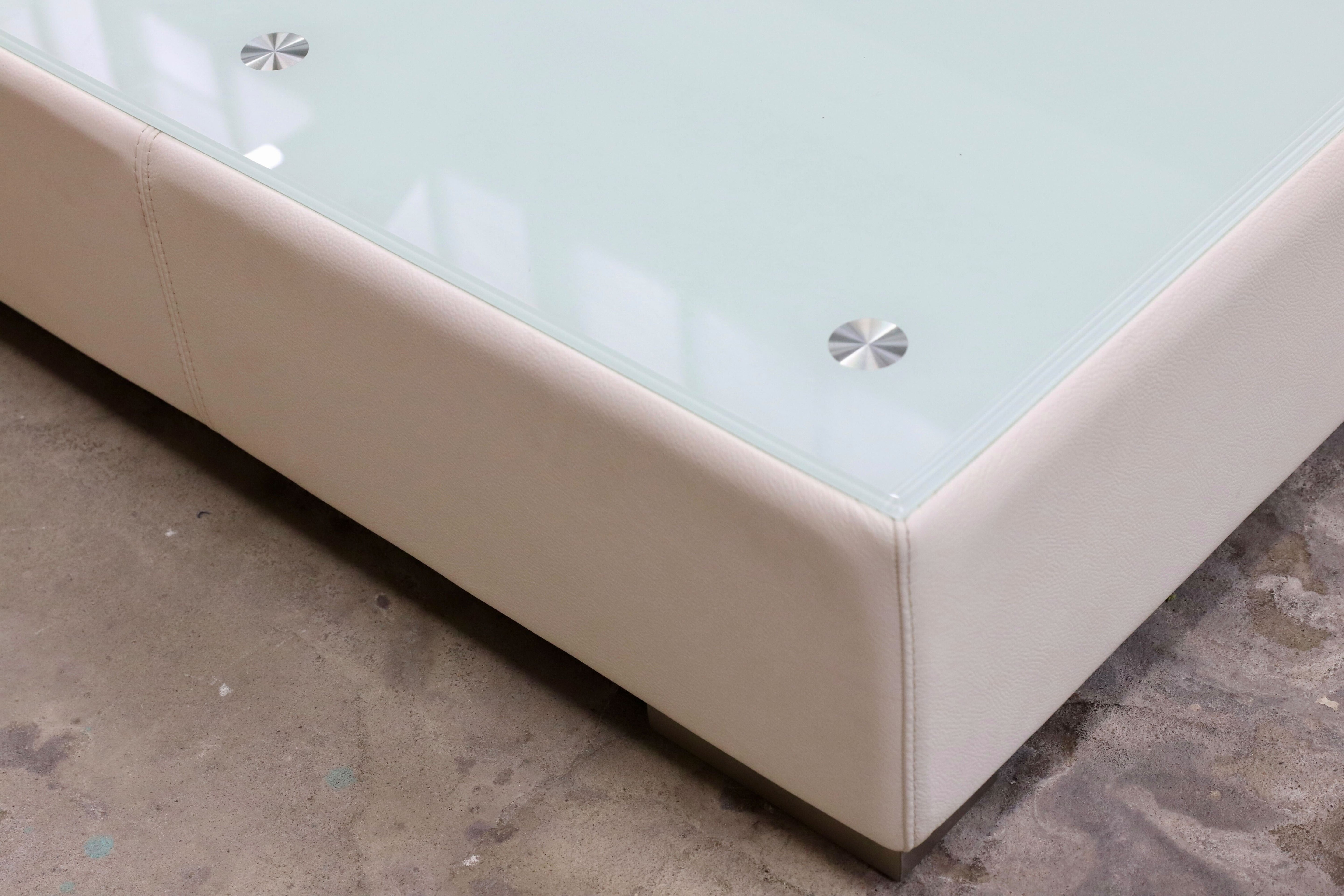 GMIK643○KELVIN GIORMANI / ケルビンジョルマーニ リビングテーブル センターテーブル ガラステーブル 本革 レザー ホワイト 展示品