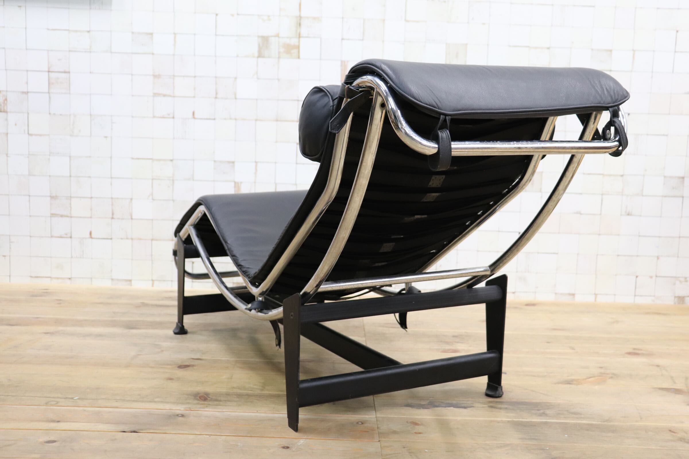 GMIH539G〇ル・コルビュジエ LC4 シェーズロング デザイナーズ 椅子 チェア 家具 シングルソファ ブラック リプロダクト