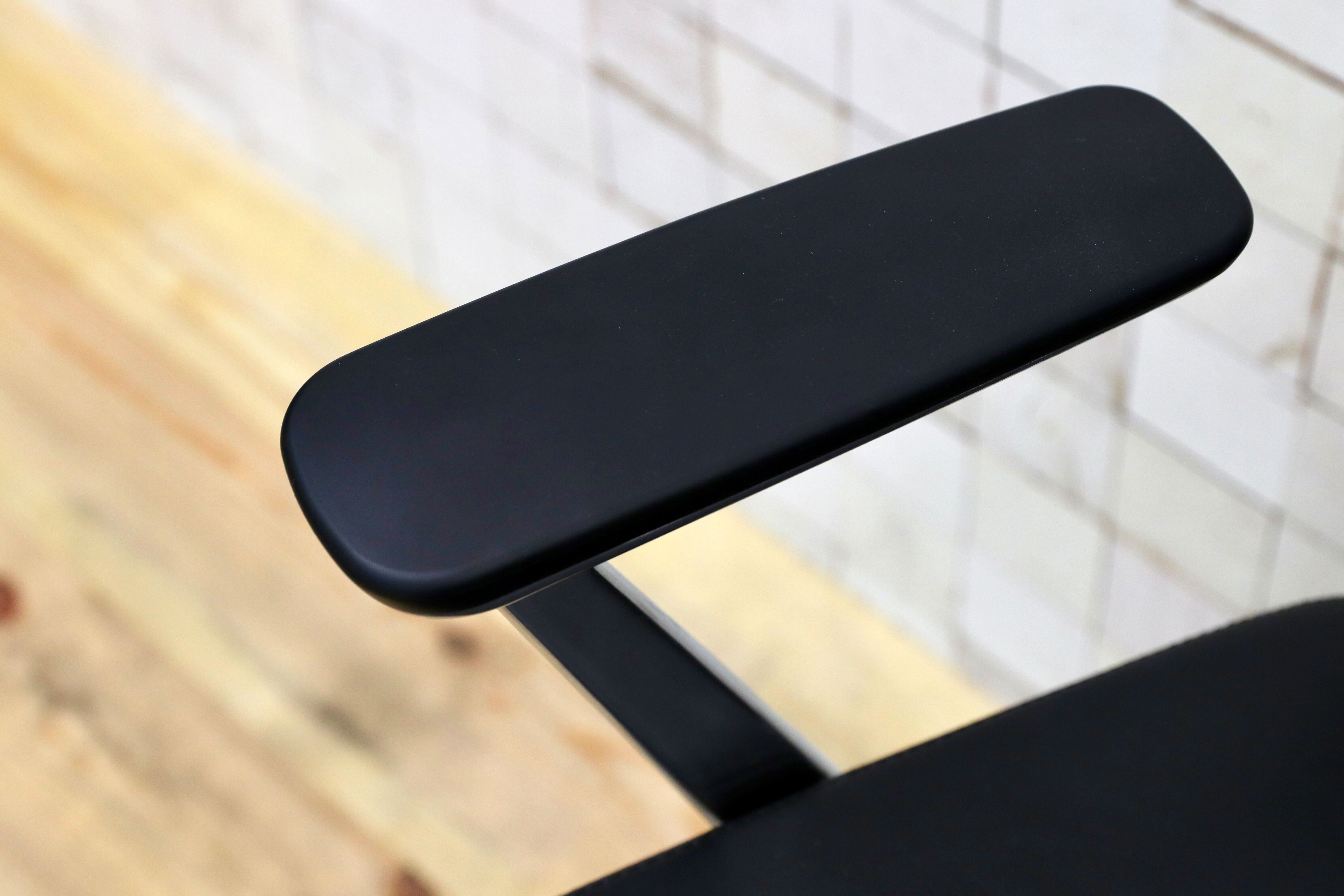 GMIK678I○okamura / オカムラ CRAFTIE クラフティー デスクチェア オフィスチェア アームチェア 本革 ウォールナット 定価約38万 展示品